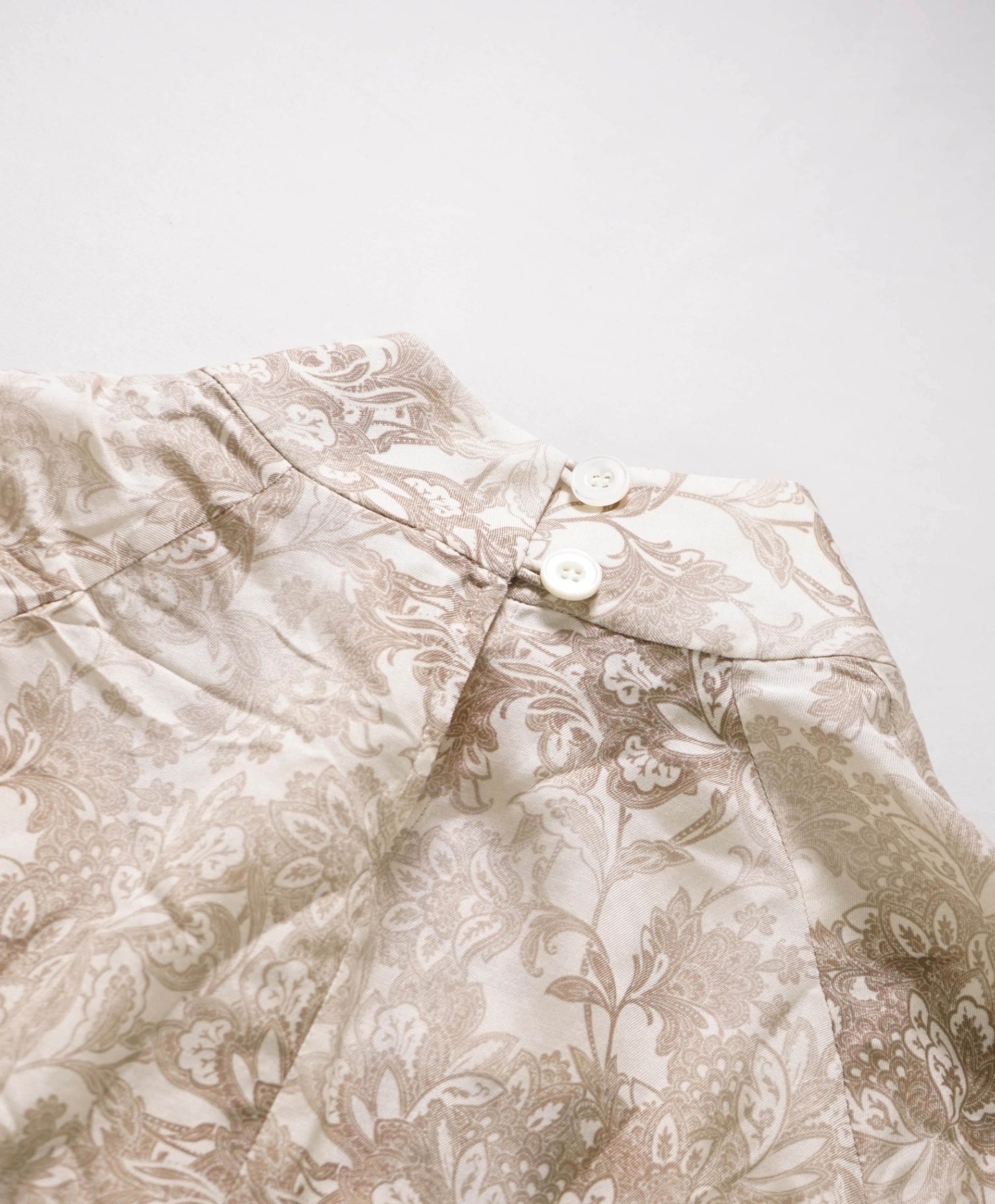 $695 ELEVENTY - Beige Floral Cotton/Silk Shirt - 2