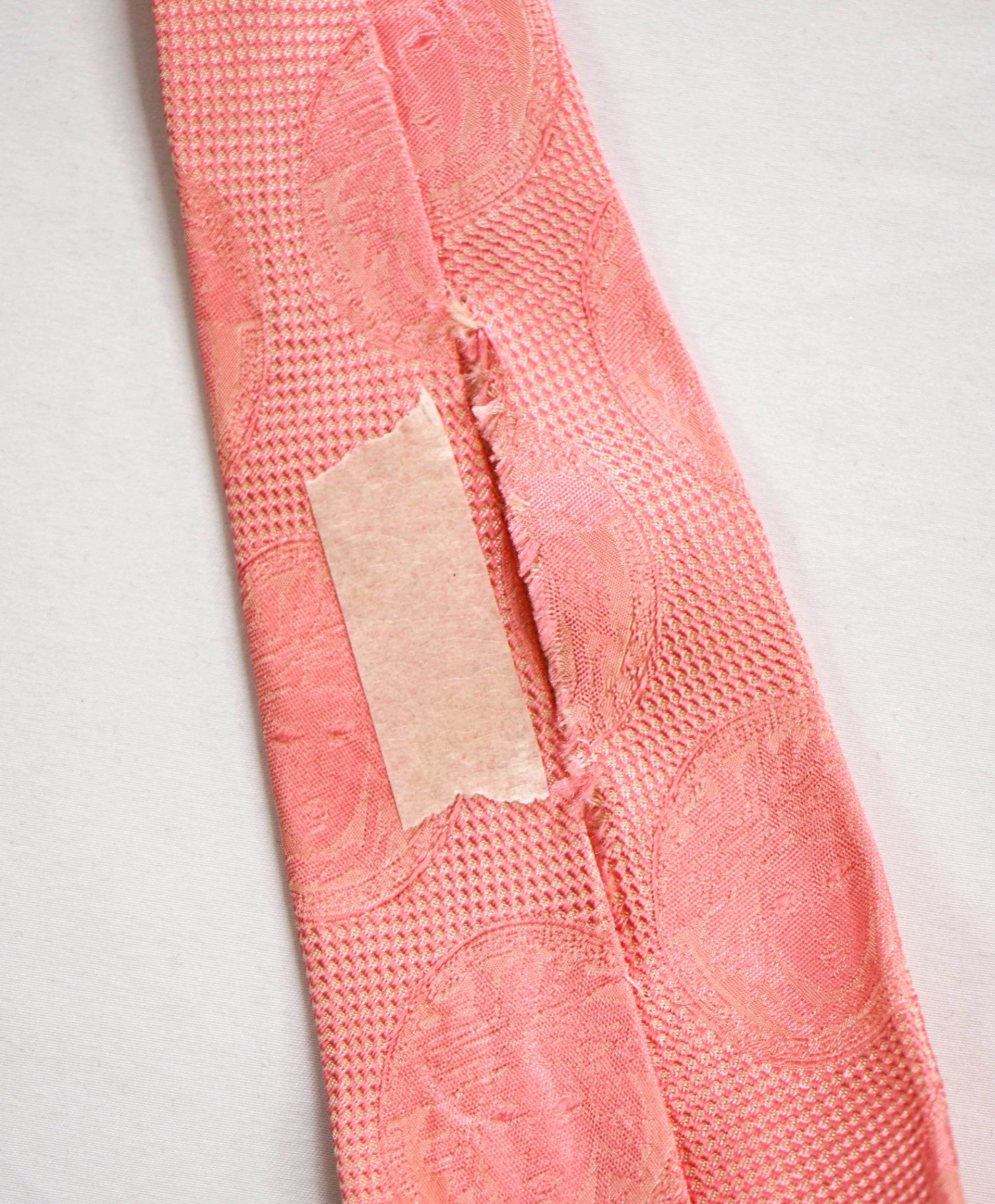 $280 GIANNI VERSACE - VINTAGE Pink LOGO Medallion Silk - 4" Tie
