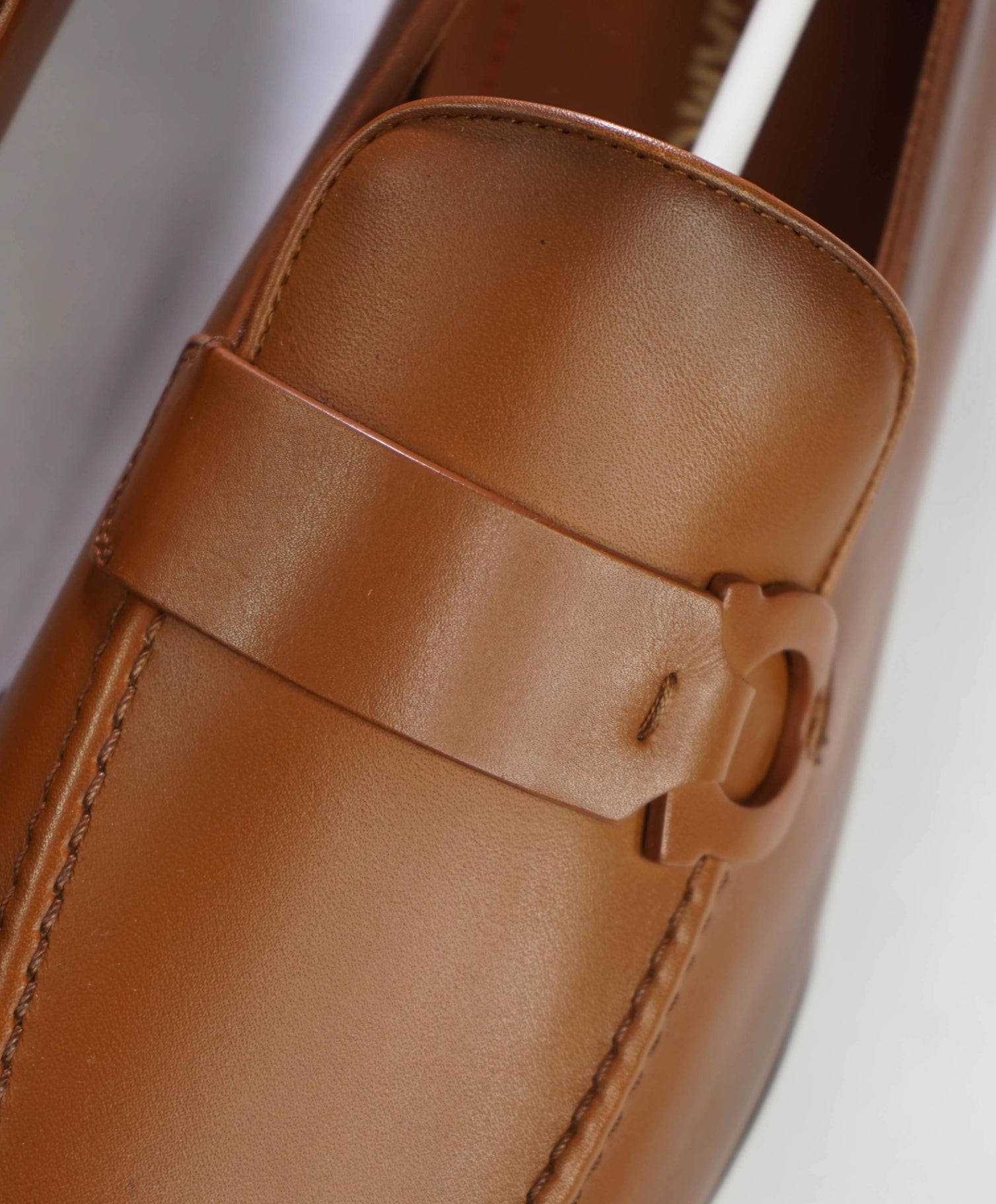$1,050 FERRAGAMO - "BONNY" Brown Leather Loafers - 9.5 E