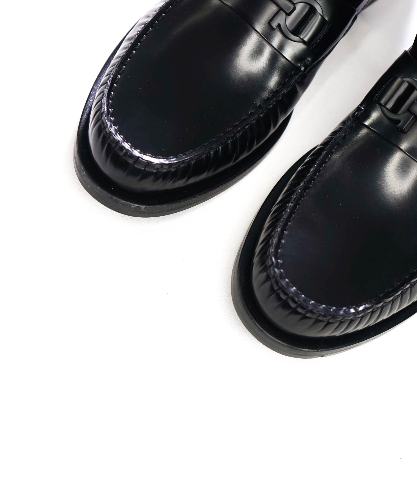 $995 FERRAGAMO - Black Leather "FORT" Loafers - 10.5 E