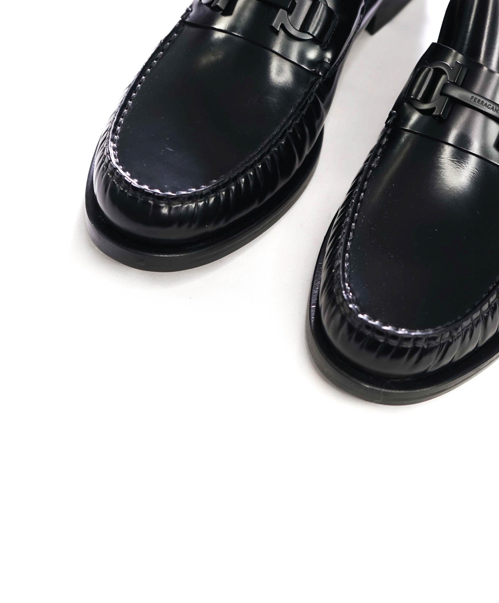 $995 FERRAGAMO - Black Leather "FORT" Loafers - 11 E