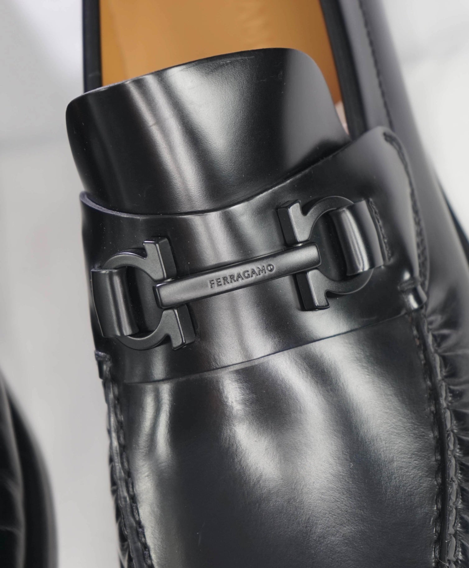 $995 FERRAGAMO - Black Leather "FORT" Loafers - 11 E