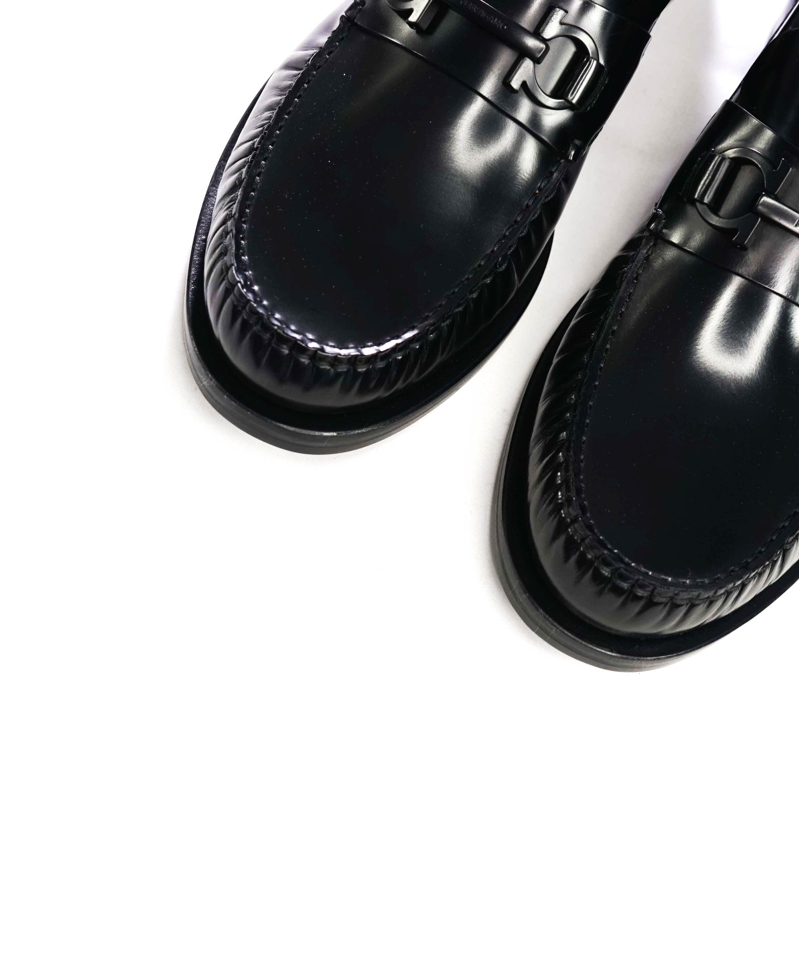 $995 FERRAGAMO - Black Leather "FORT" Loafers - 10 EE