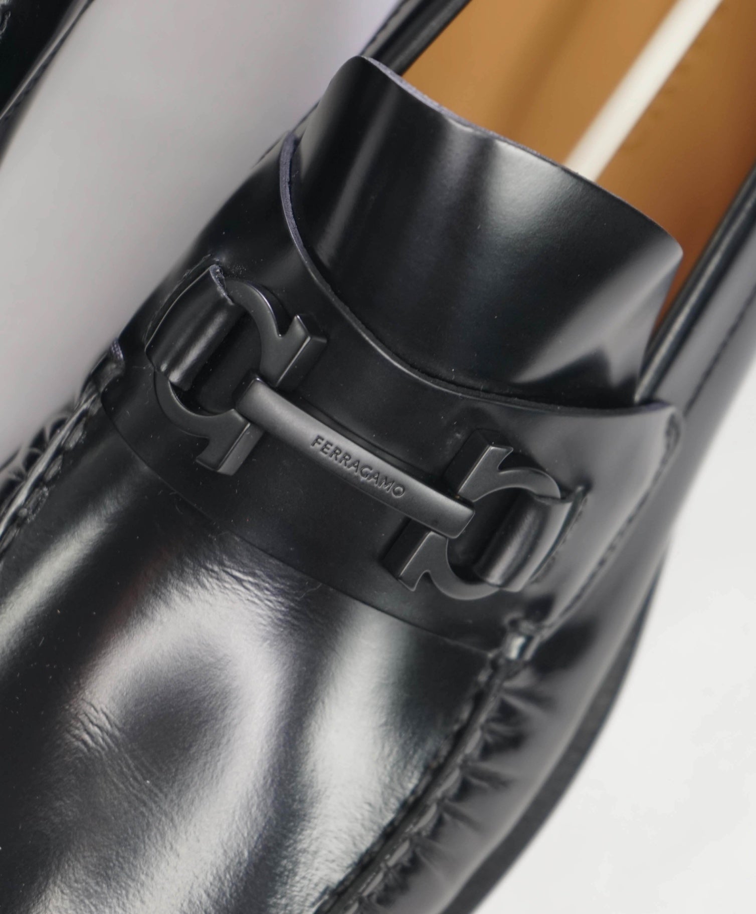 $995 FERRAGAMO - Black Leather "FORT" Loafers - 11 E