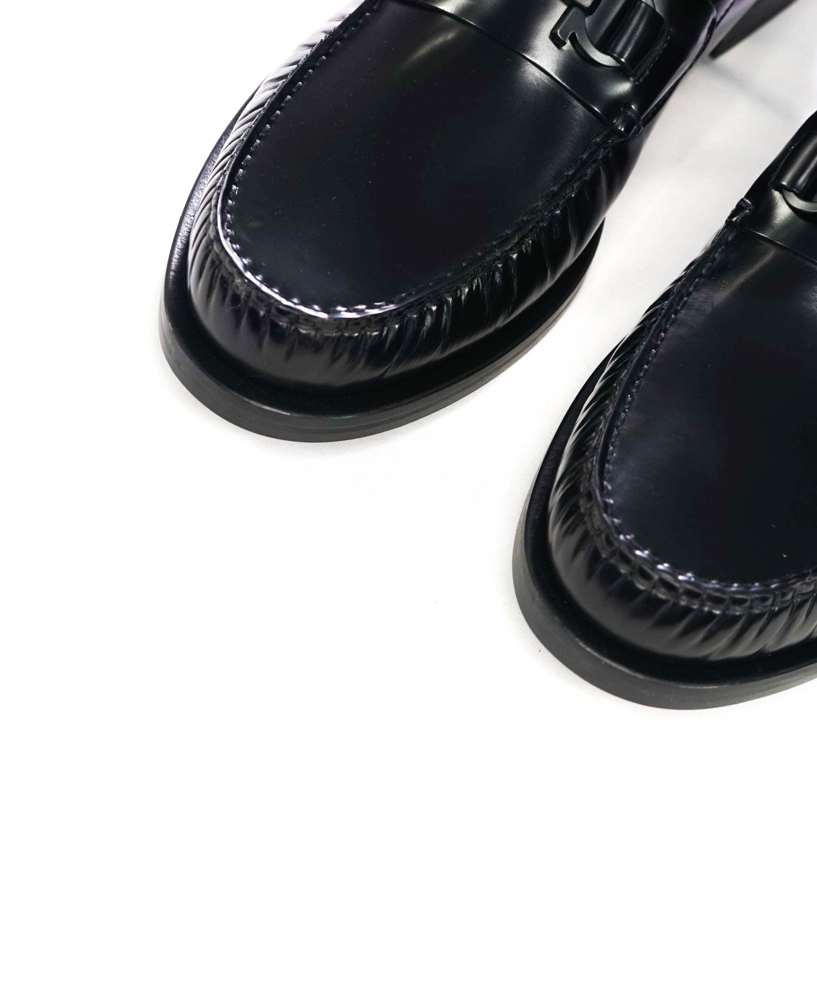 $995 FERRAGAMO - Black Leather "FORT" Loafers - 11 E