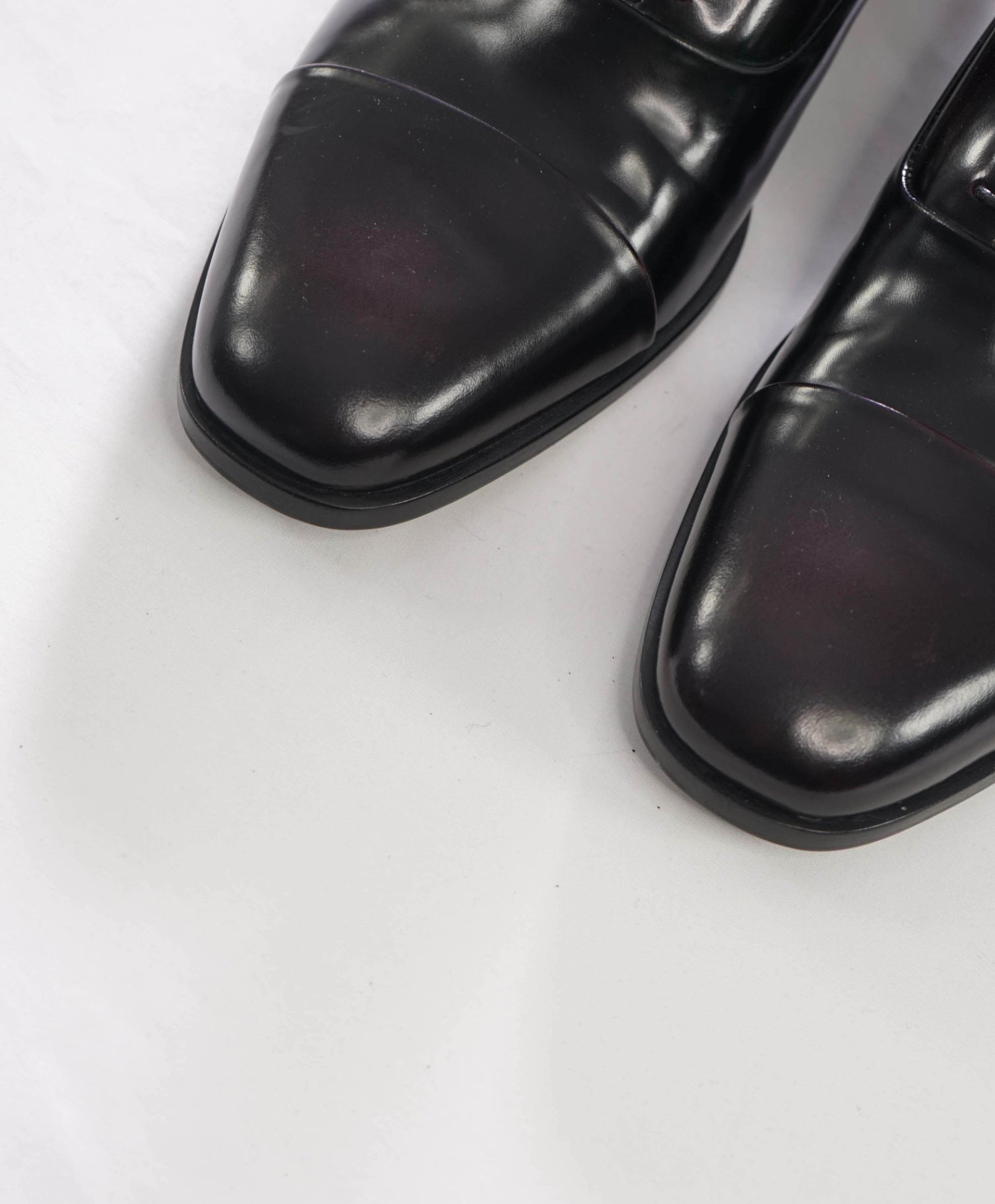 $1,280 PRADA - Burgundy/Black Leather Oxfords - US 9 (8UK)