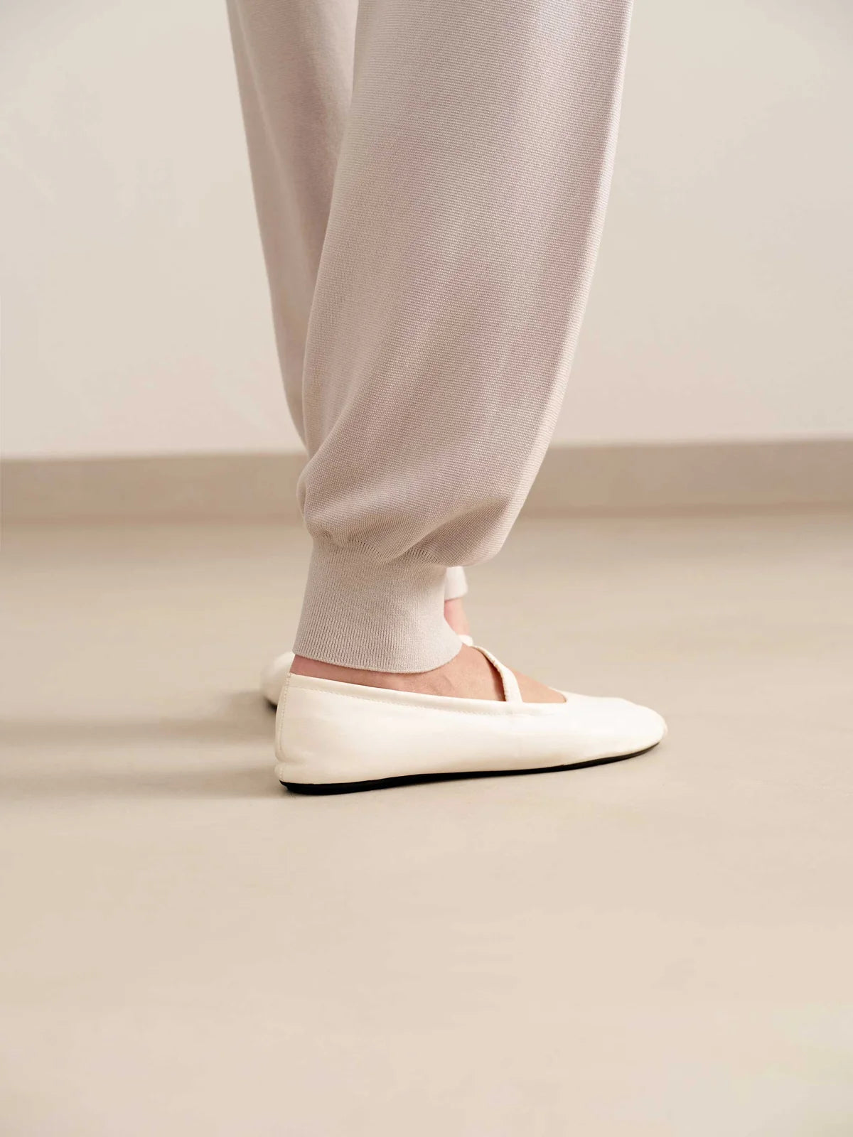 $545 ELEVENTY - Neutral Premium Joggers - M