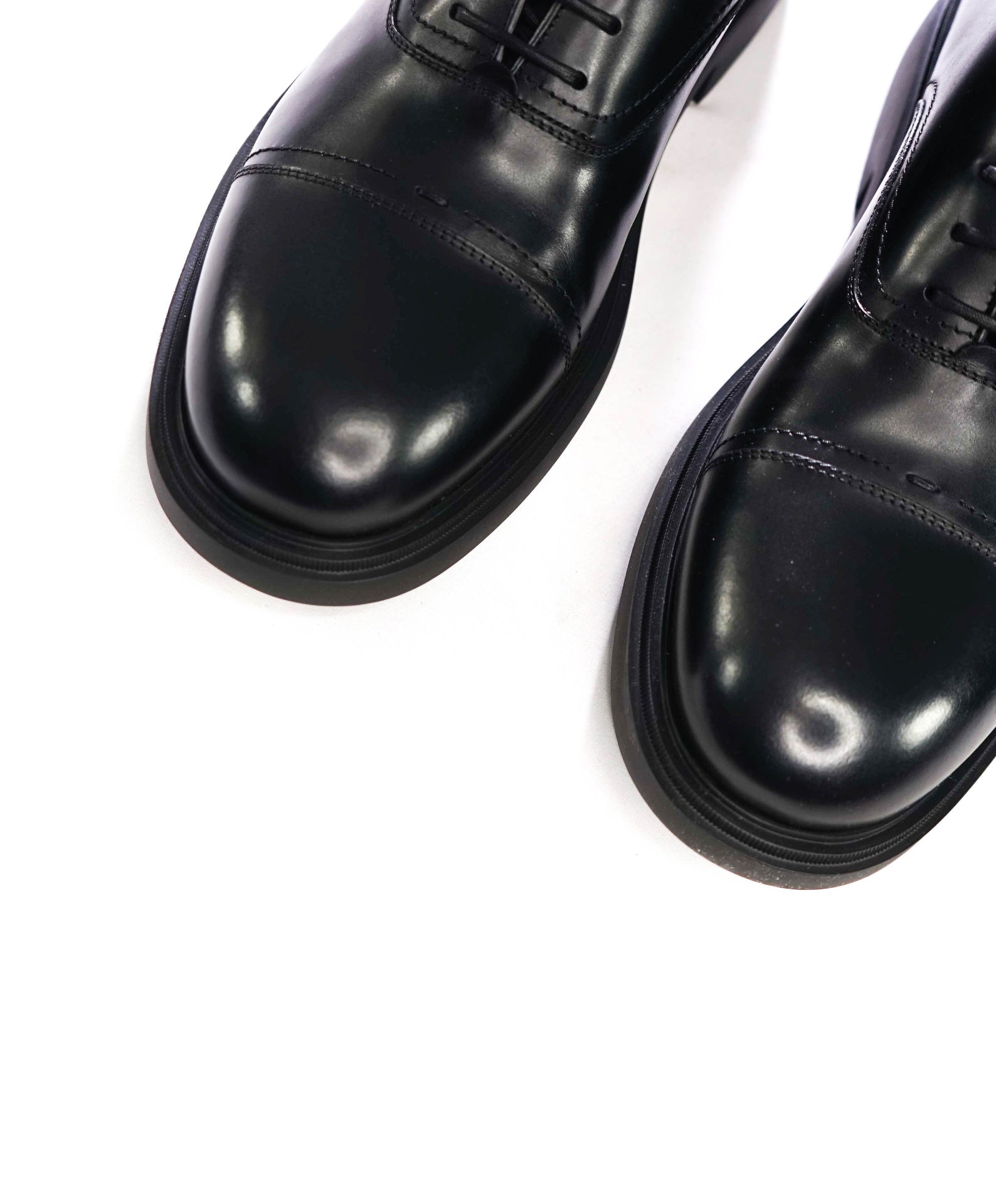 $995 FERRAGAMO - Black "CAMDEN" Lug-Sole Oxfords - 8EE