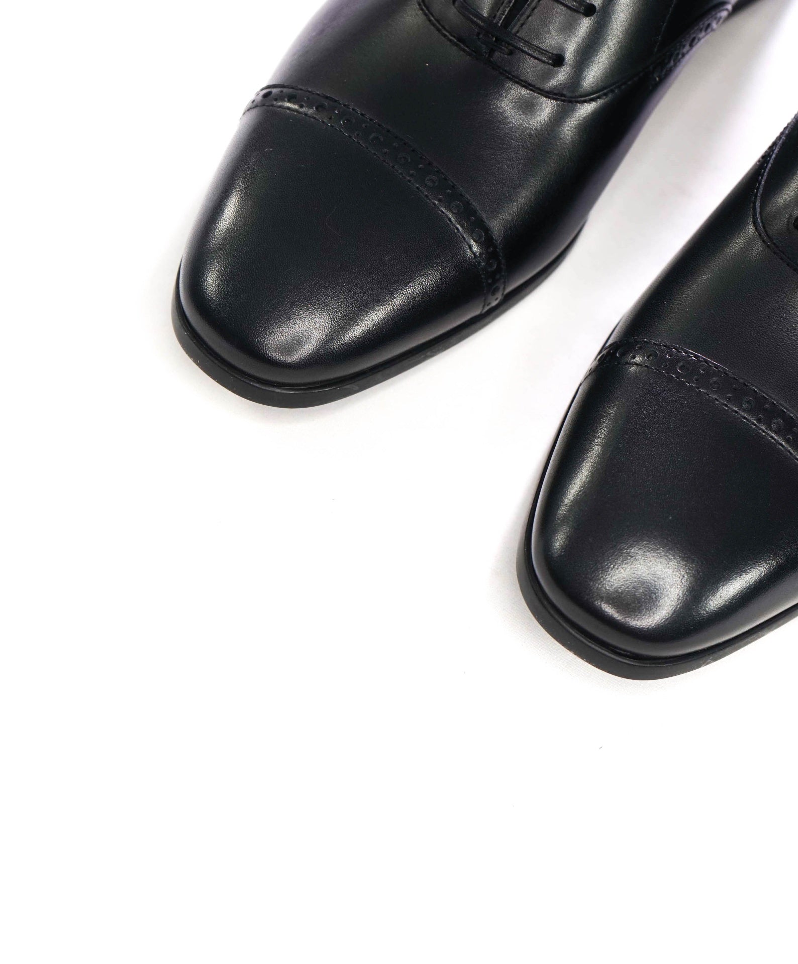 $950 FERRAGAMO - Black Leather "RILEY" Oxfords - 10.5 EE