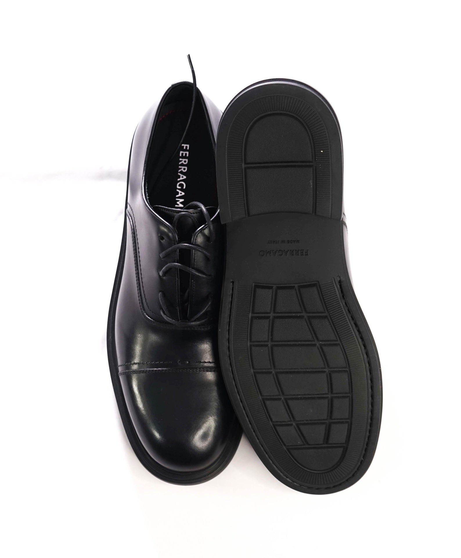 $995 FERRAGAMO - Black "CAMDEN" Lug-Sole Oxfords - 10EE