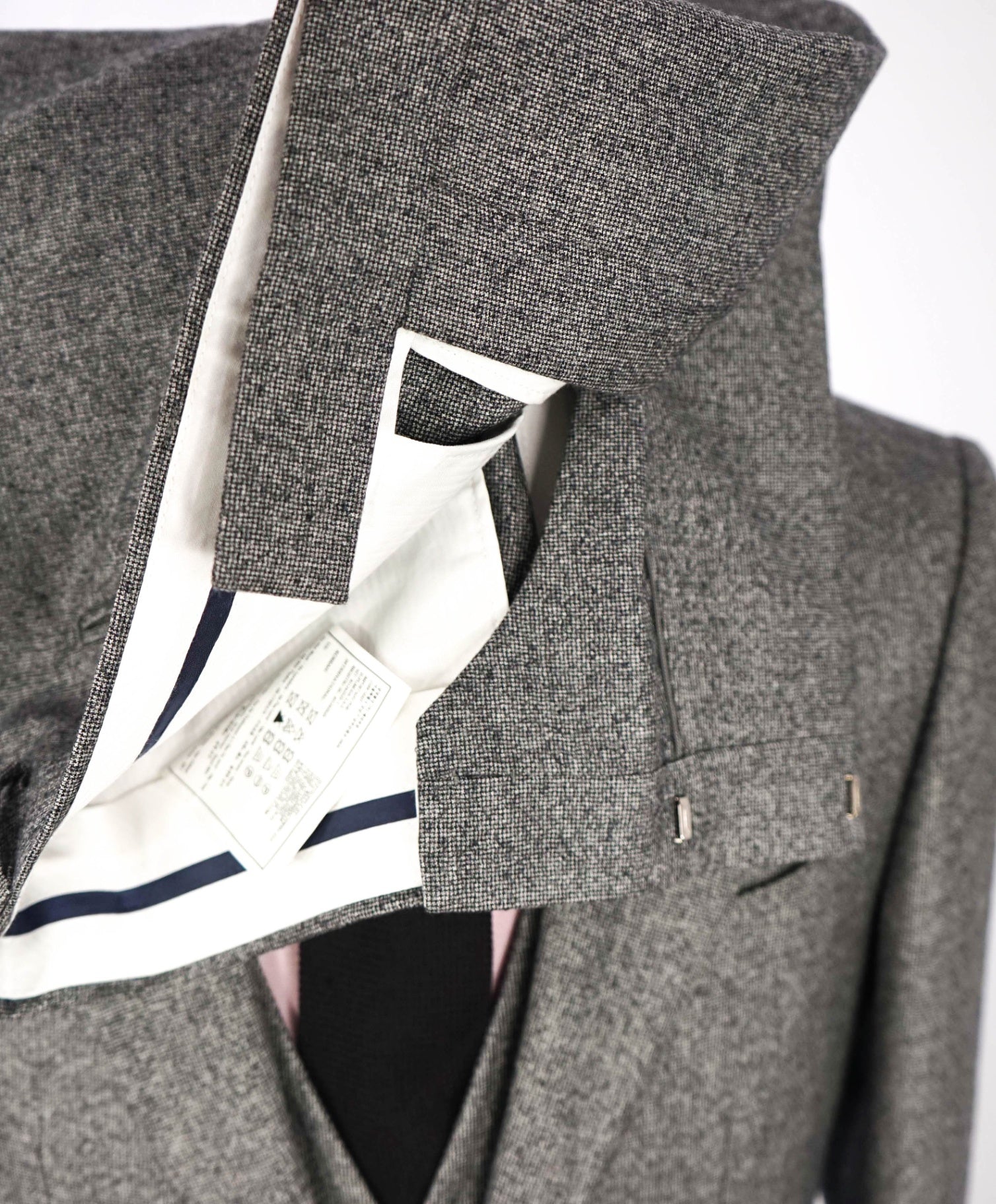 $927 SUITSUPPLY - Gray Houndstooth Wool 3-Piece Suit - 38R