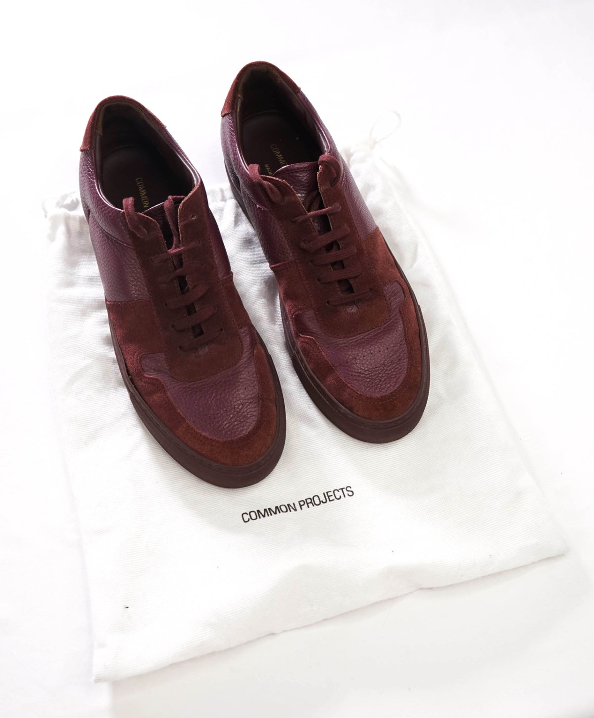 $440 COMMON PROJECTS - Burgundy Leather/Suede Sneakers - US 10 (EU43)