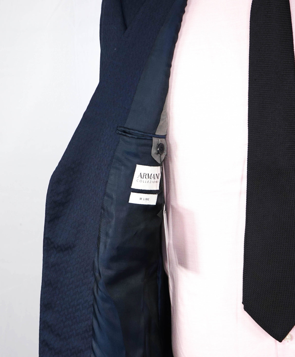 $1,995 ARMANI COLLEZIONI - Navy Geometric "M-LINE" Suit - 40R