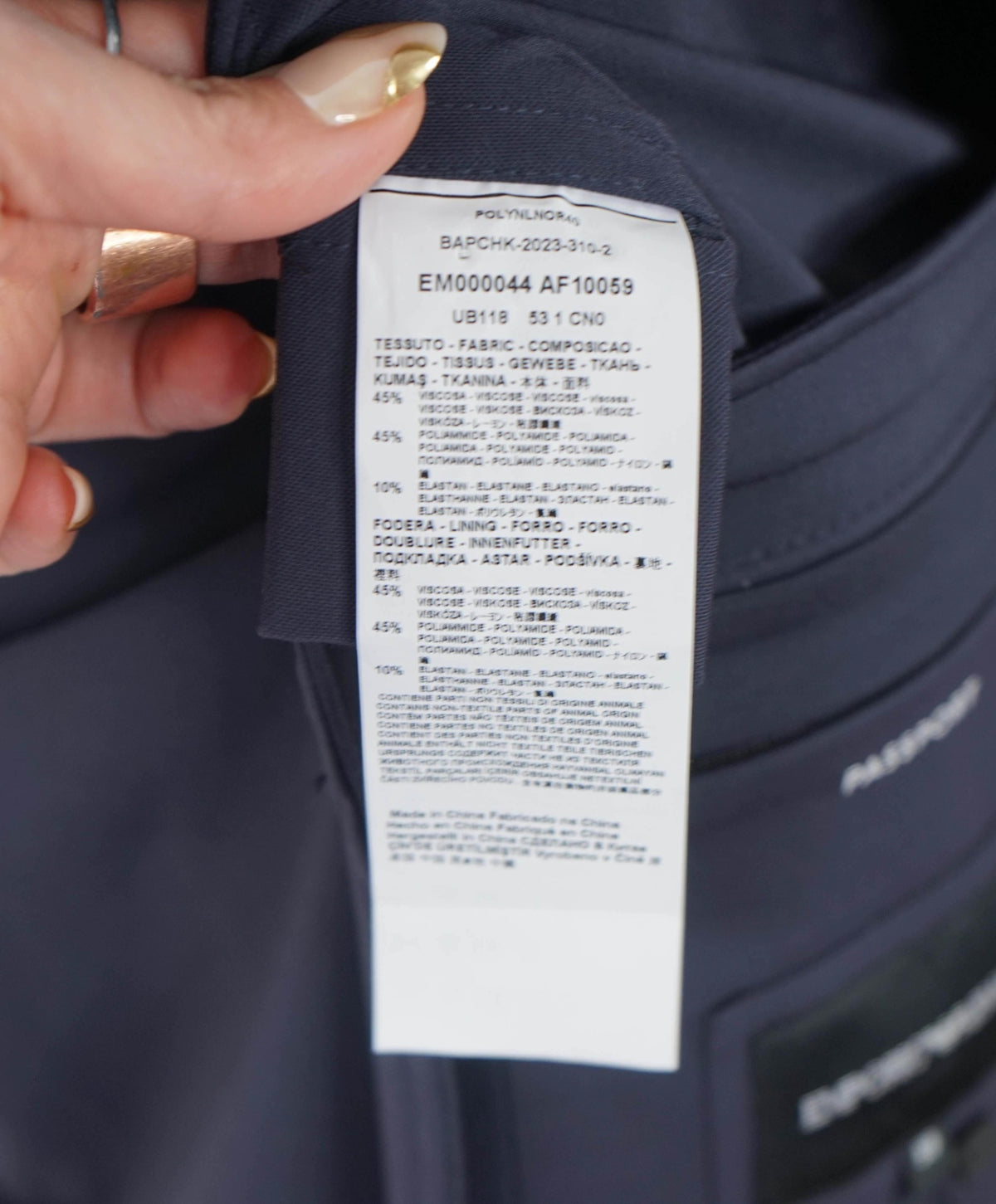$545 EMPORIO ARMANI - Navy Blue Travel Blazer - 40