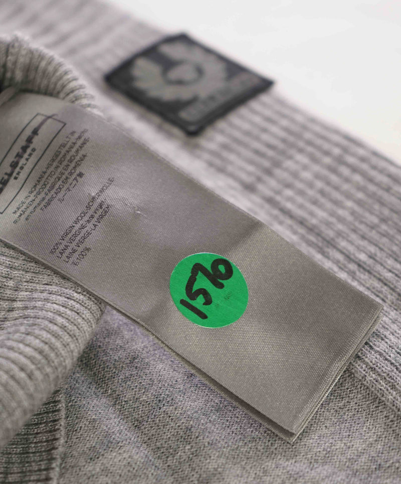 $300 BELSTAFF - Gray Ribbed PURE WOOL Logo Patch Crewneck Sweater - M (50)