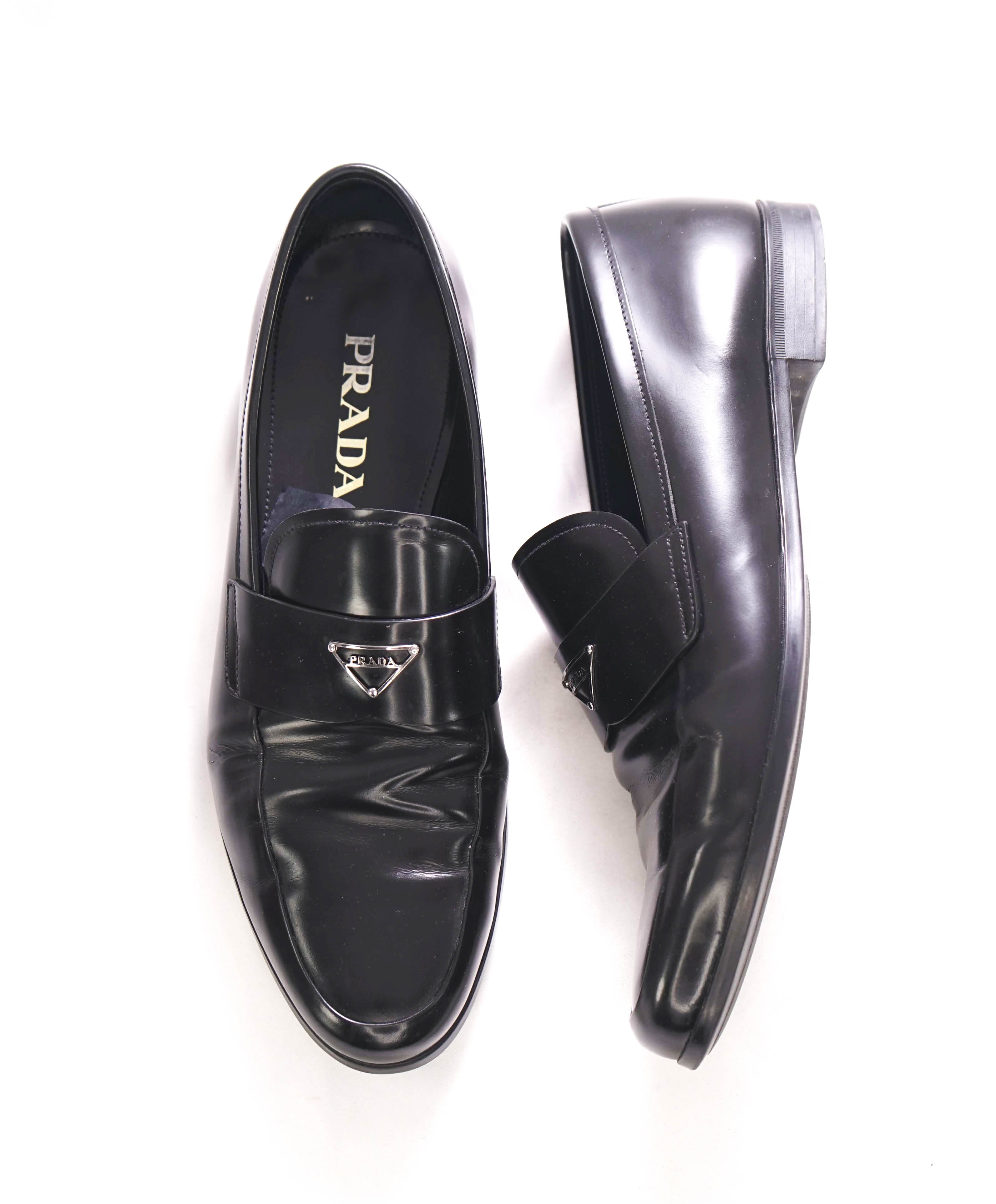 $950 PRADA - Black Patent Leather LOGO Loafers - 10 US (9 Prada)