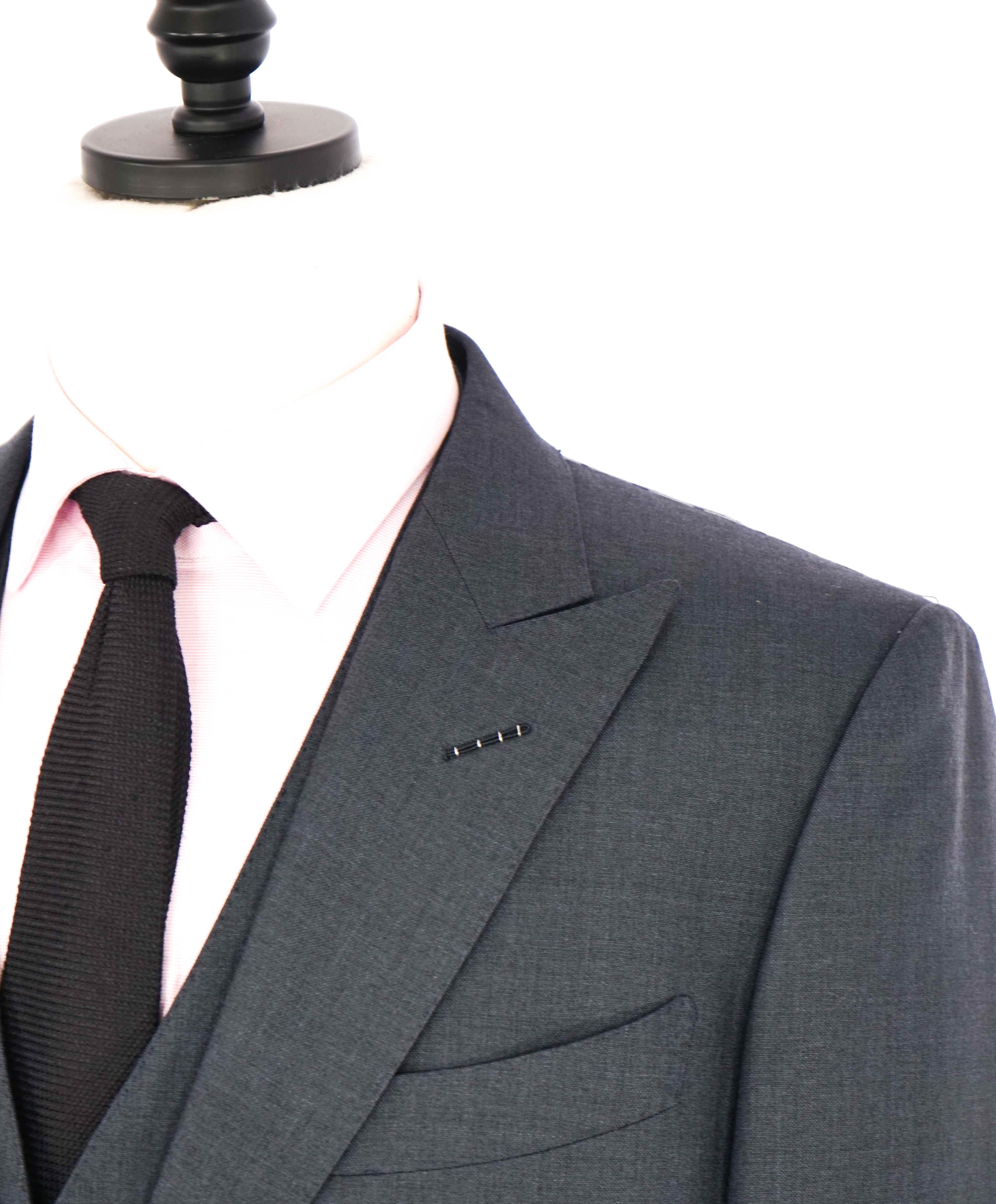 $6,990 TOM FORD - 3-Piece Gray PEAK LAPEL "O'Connor" Vested Side Tab Suit - 42R (52EU)