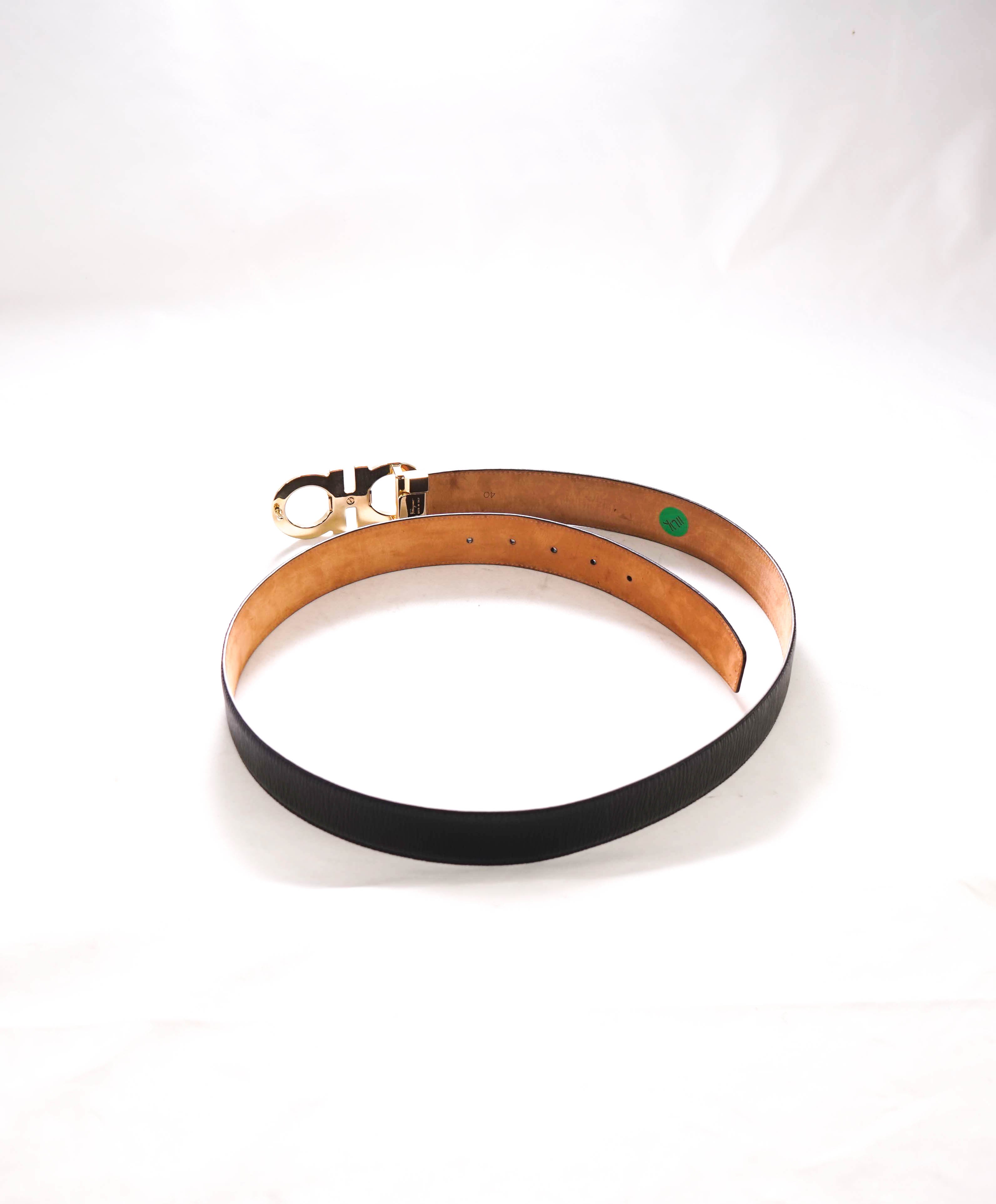 $535 SALVATORE FERRAGAMO - Black/Gold Textured Gancini Buckle Leather Belt - 40W (Cut To Smaller Size)