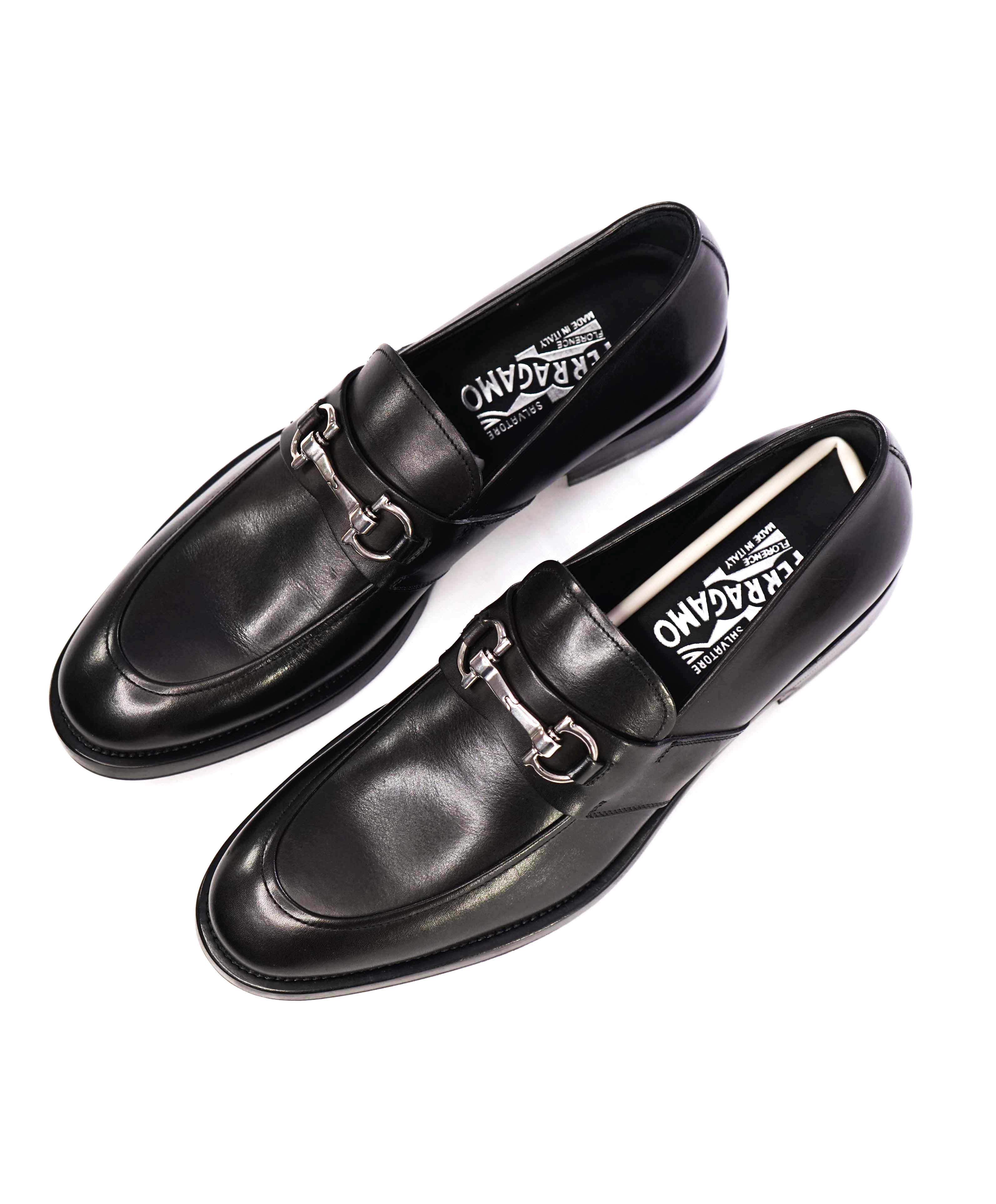 $850 SALVATORE FERRAGAMO -"Siracusa 2" Black Gancini Leather Loafers - 8.5 D