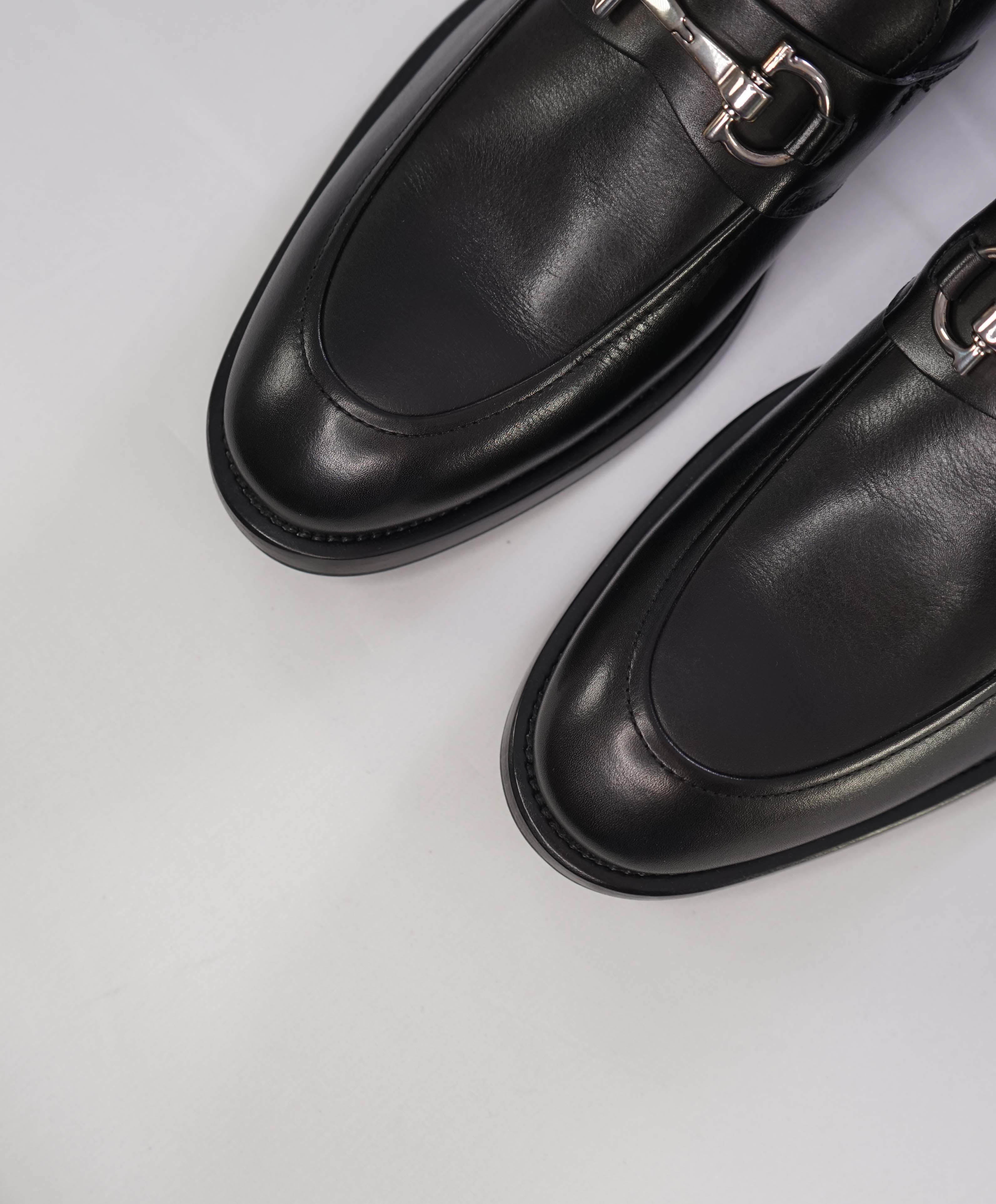 $850 SALVATORE FERRAGAMO -"Siracusa 2" Black Gancini Leather Loafers - 8.5 D