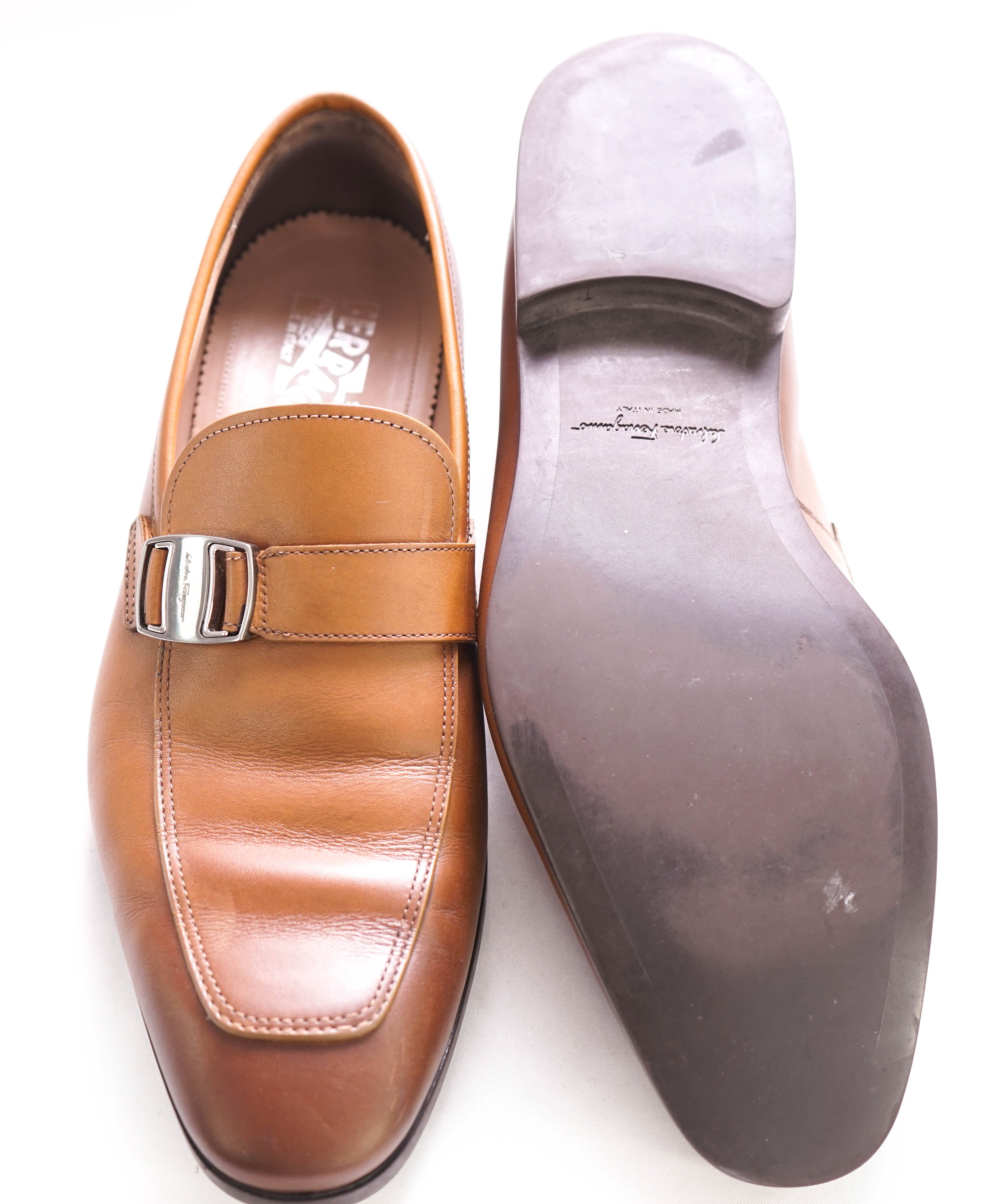 $780 SALVATORE FERRAGAMO - Brown Logo Bit Front Loafer - 8 EE US