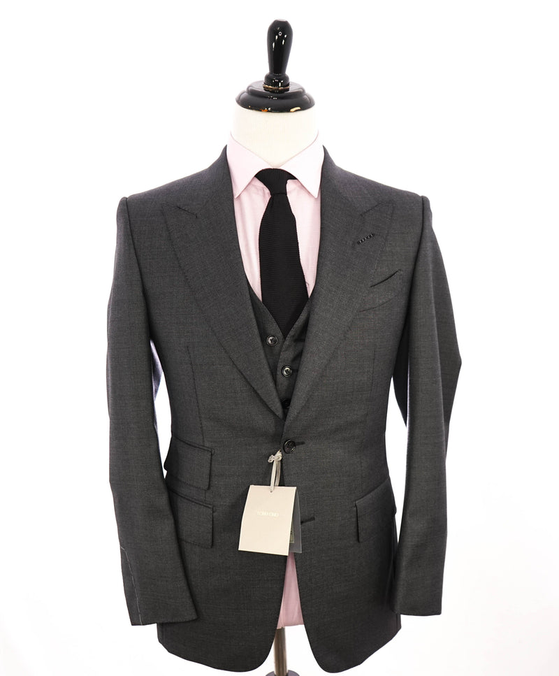 $5,000 TOM FORD - 3-Piece Gray PEAK LAPEL Vested Side Tab Suit - 36R (46EU)