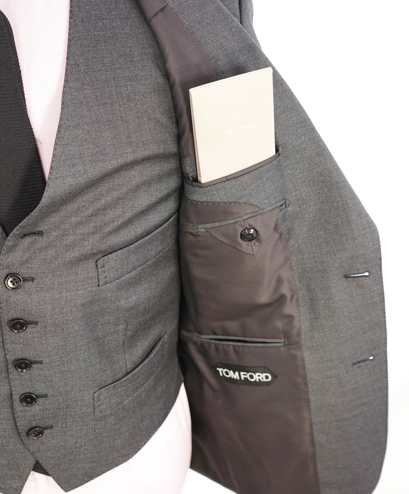 katalog aIDS James Dyson $5,000 TOM FORD - 3-Piece Gray PEAK LAPEL Vested Side Tab Suit - 36R ( –  Luxe Hanger