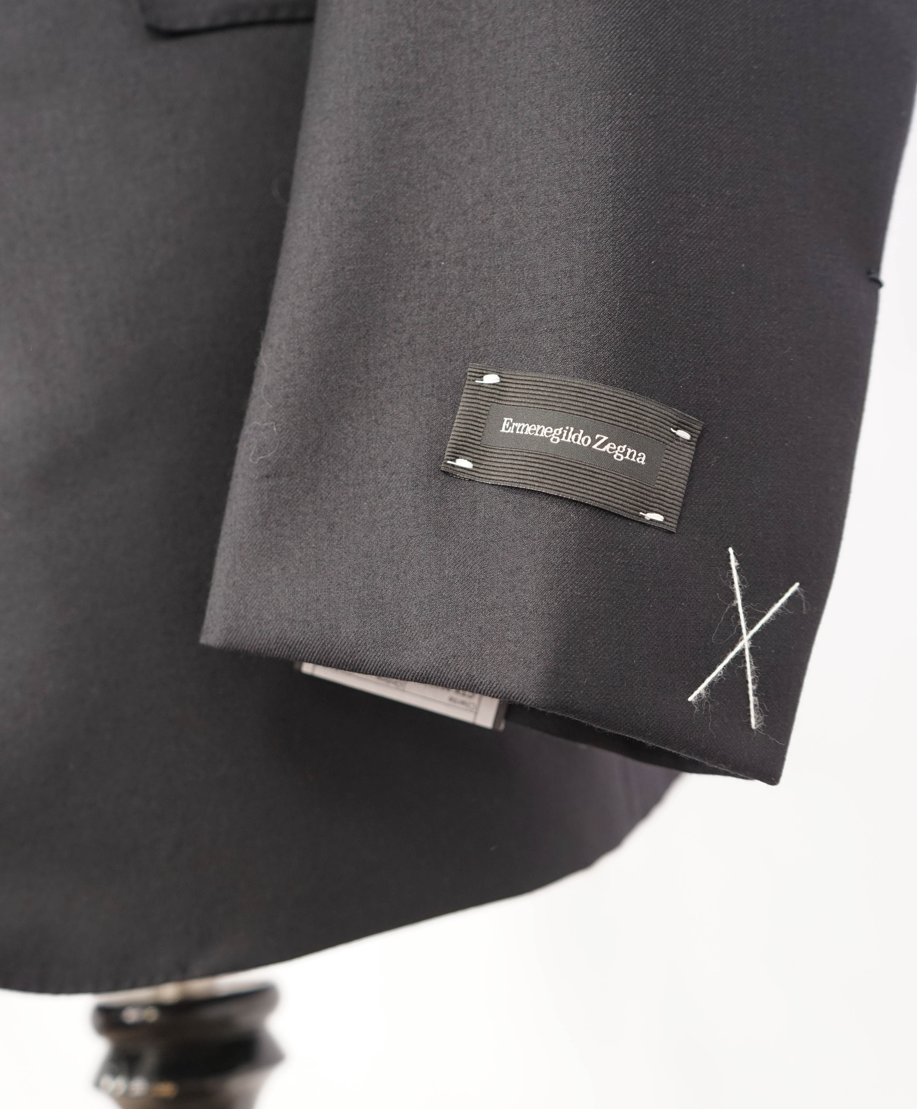 $3,995 ERMENEGILDO ZEGNA -"TROFEO" Navy CLOSET STAPLE Suit - 46L