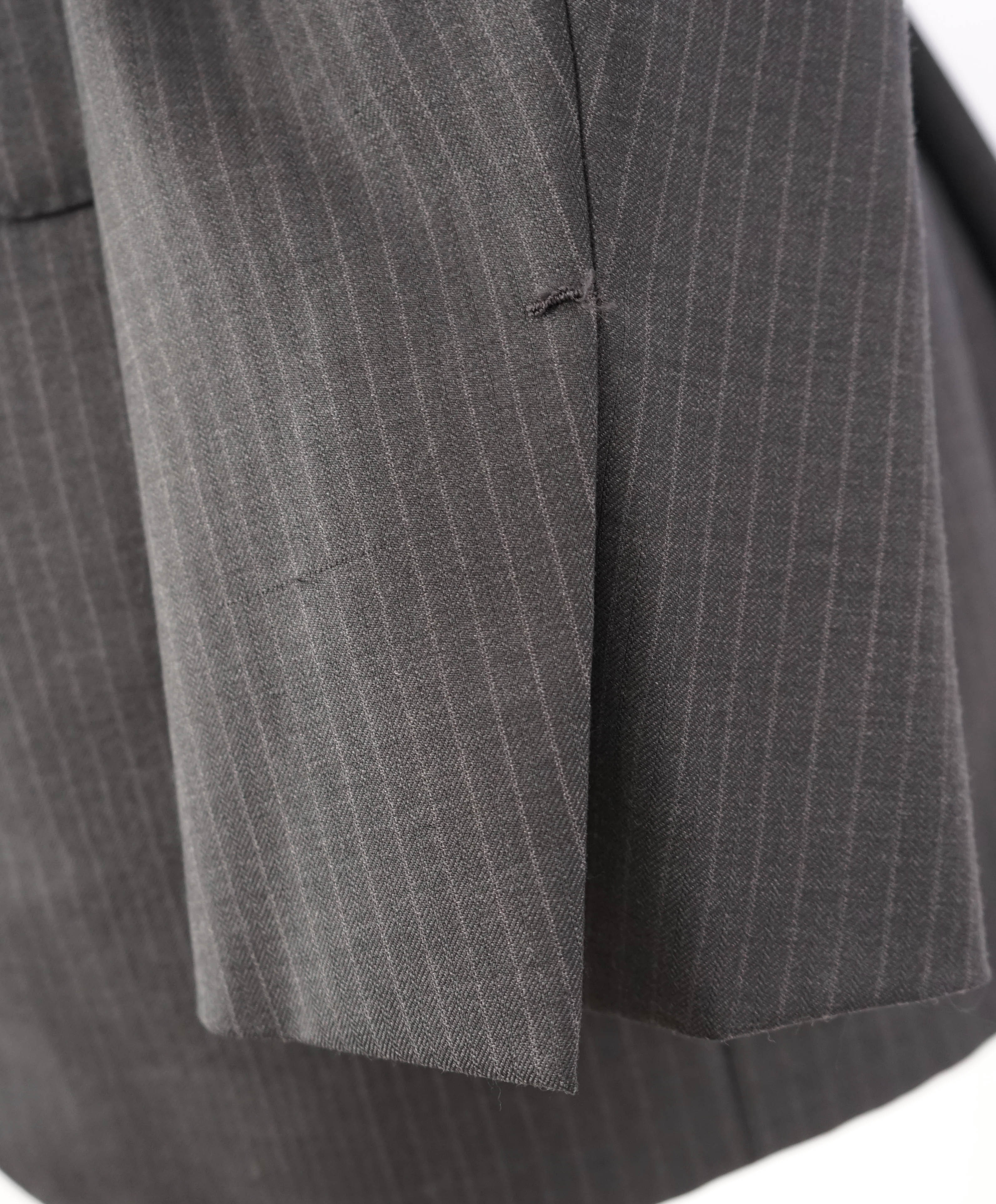 $3,695 ERMENEGILDO ZEGNA -“ACHILLFARM" SILK Gray Texture Suit - 38R