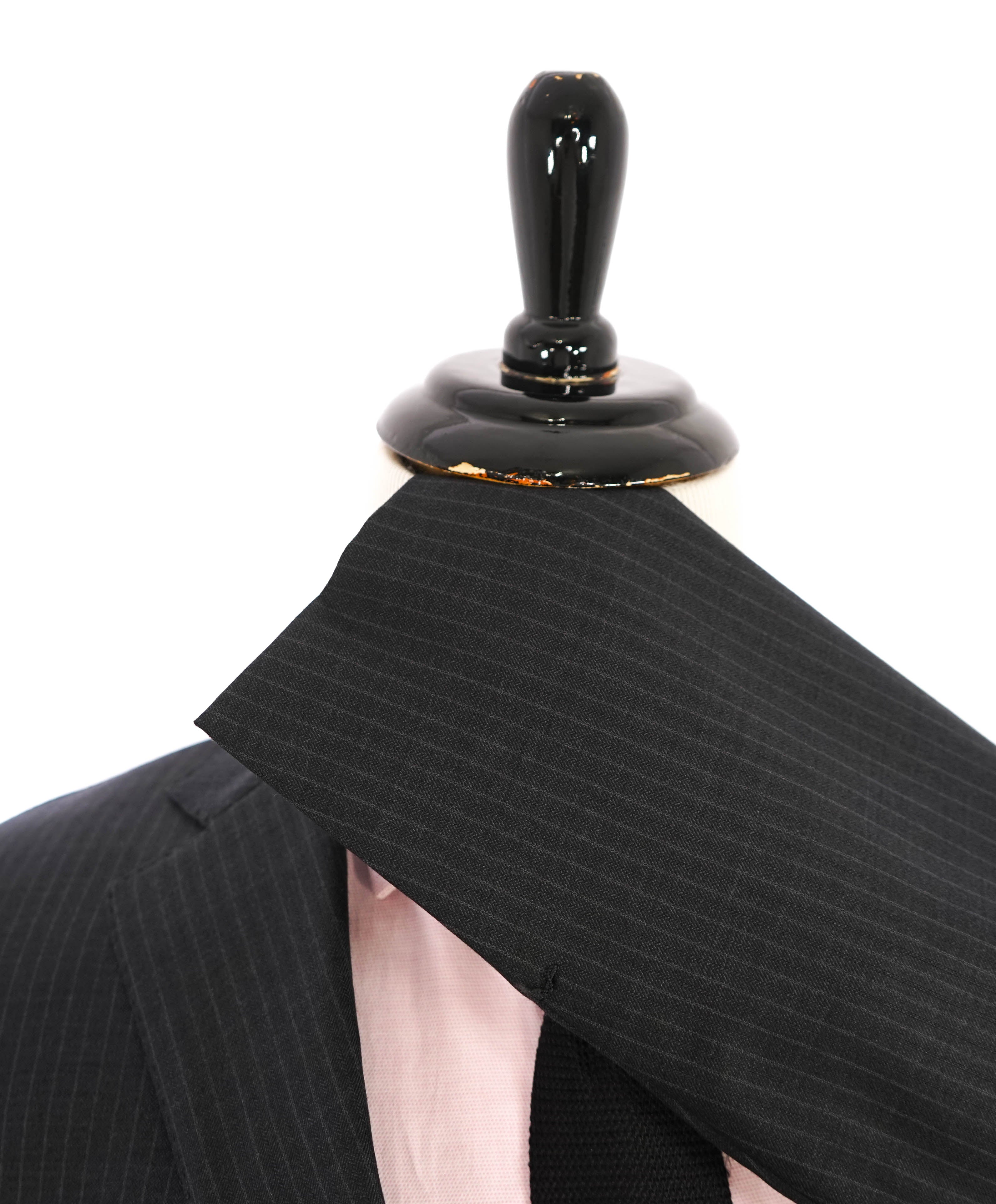 $3,695 ERMENEGILDO ZEGNA -“ACHILLFARM" SILK Gray Texture Suit - 38R