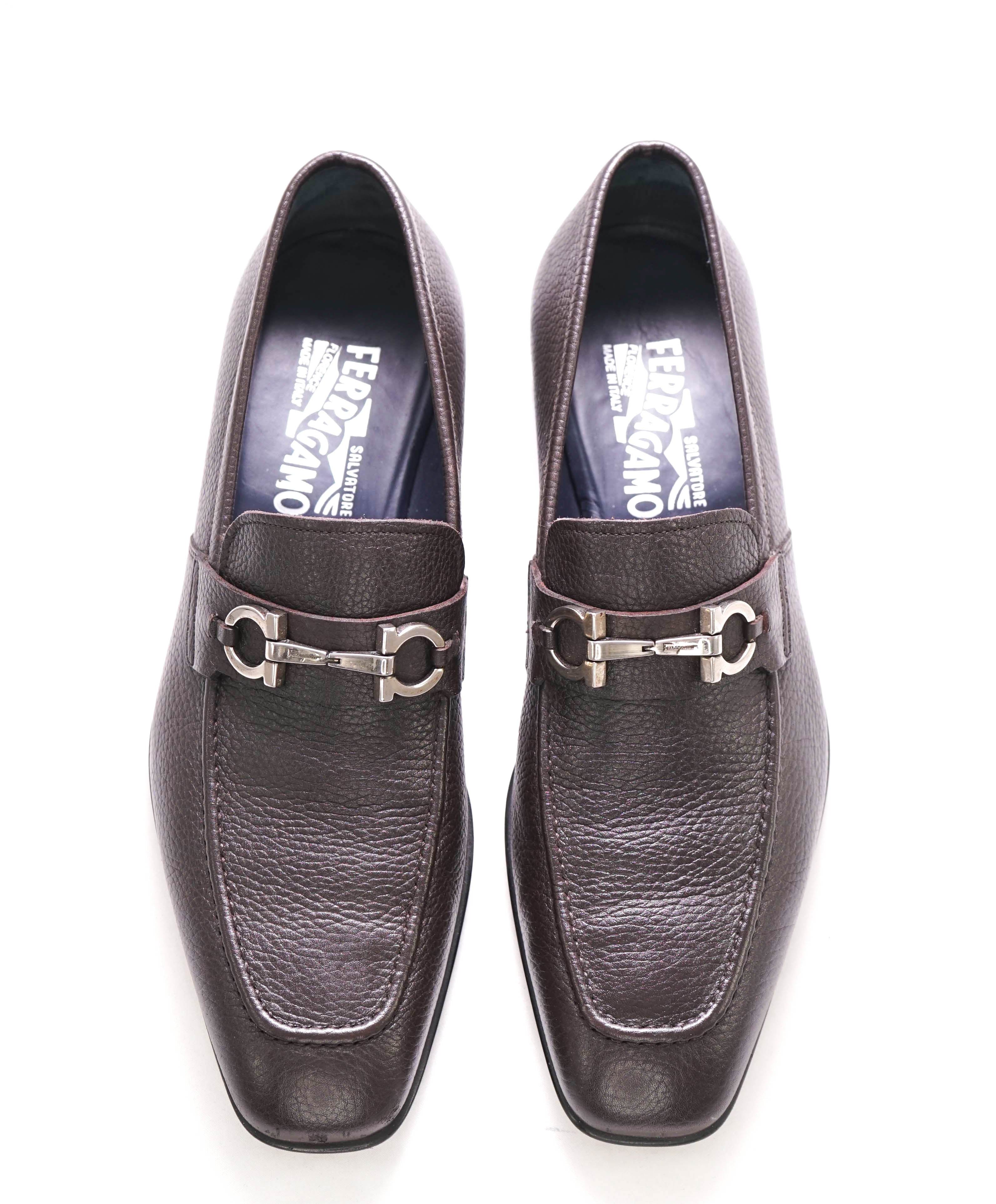 $750 SALVATORE FERRAGAMO - Brown Gancini Bit Loafer - 9 D US