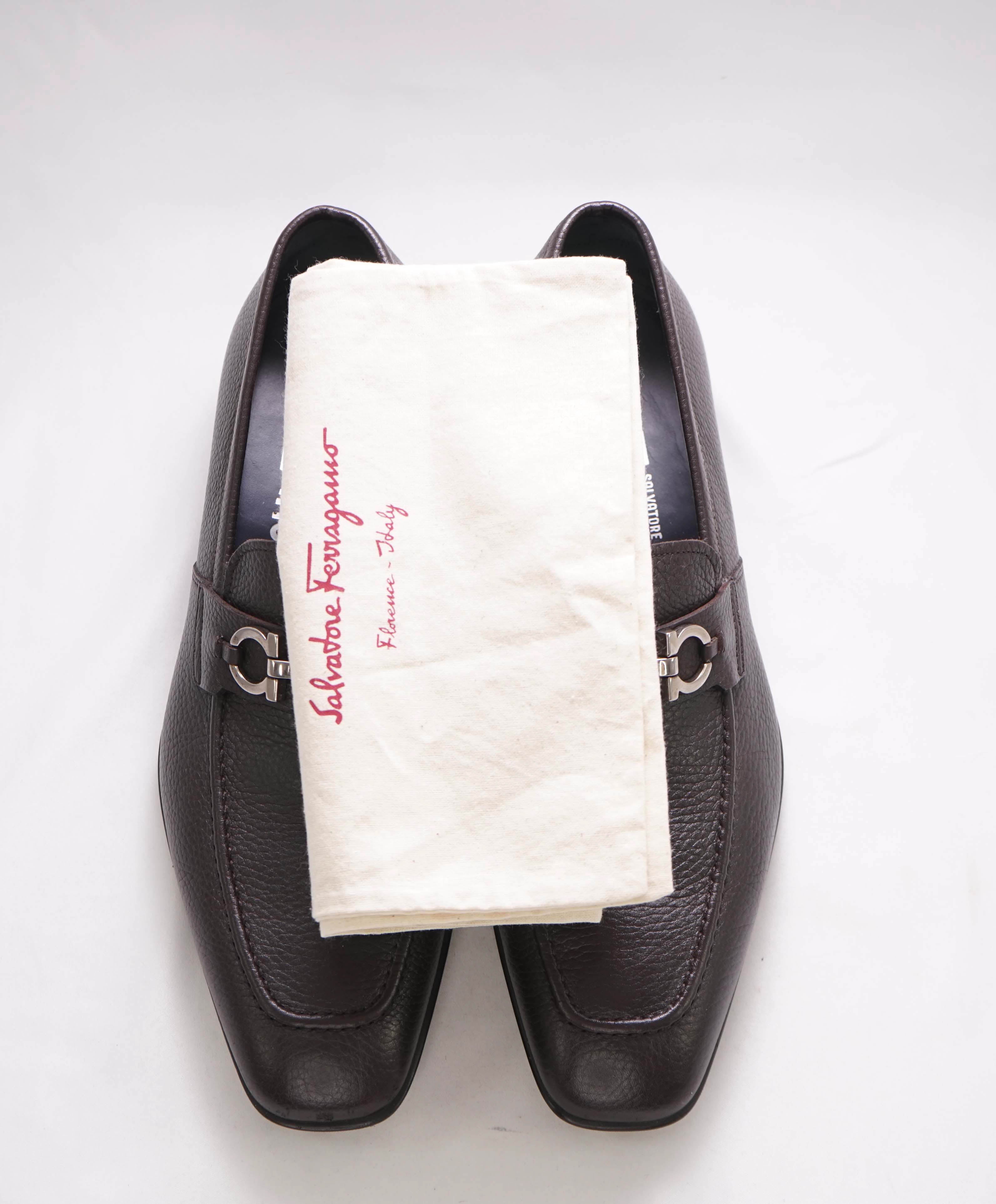 $750 SALVATORE FERRAGAMO - Brown Gancini Bit Loafer - 9 D US