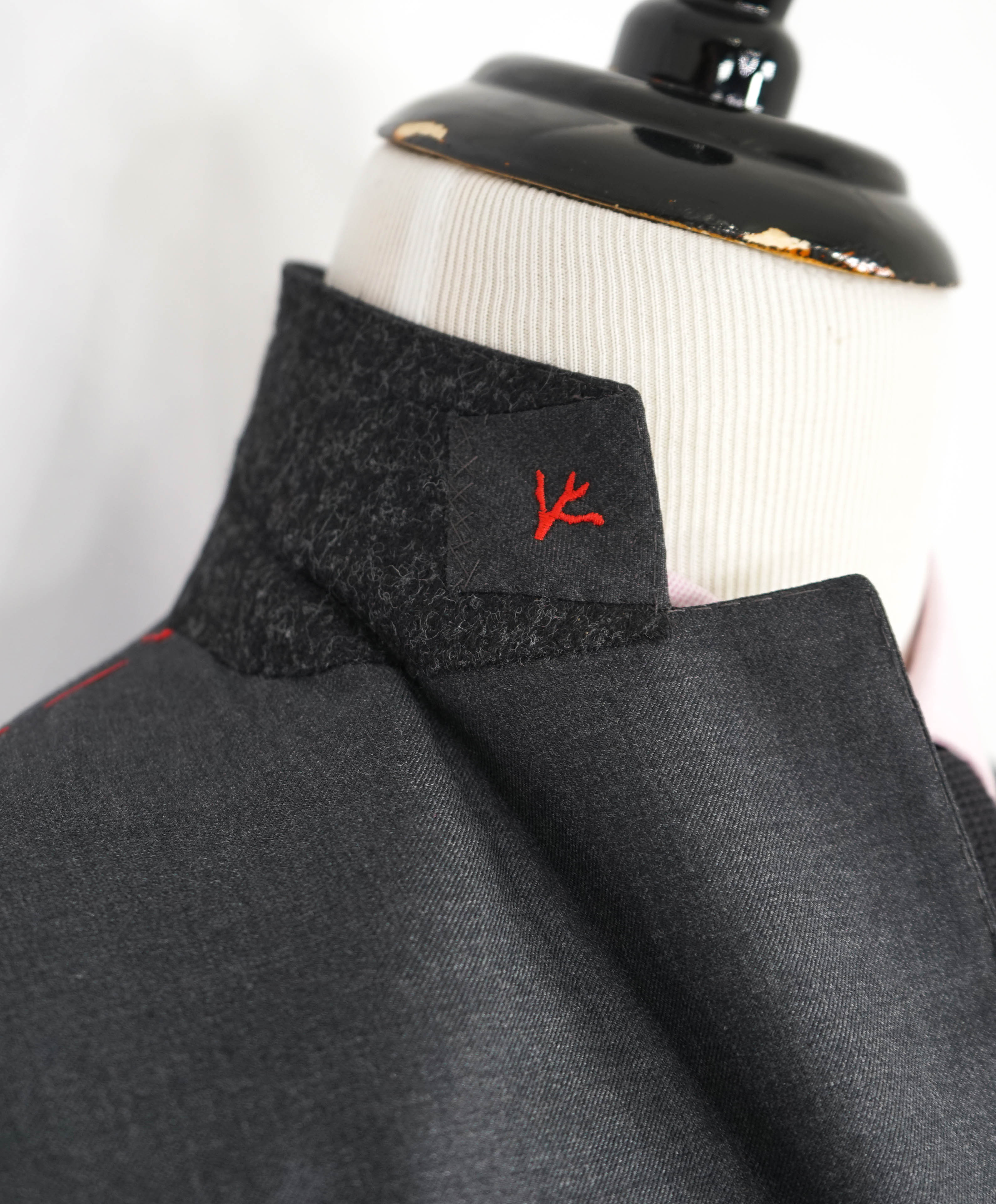 $3,750 ISAIA - Gray "AQUASPIDER" *CLOSET STAPLE* Coral Pin Suit - 40S