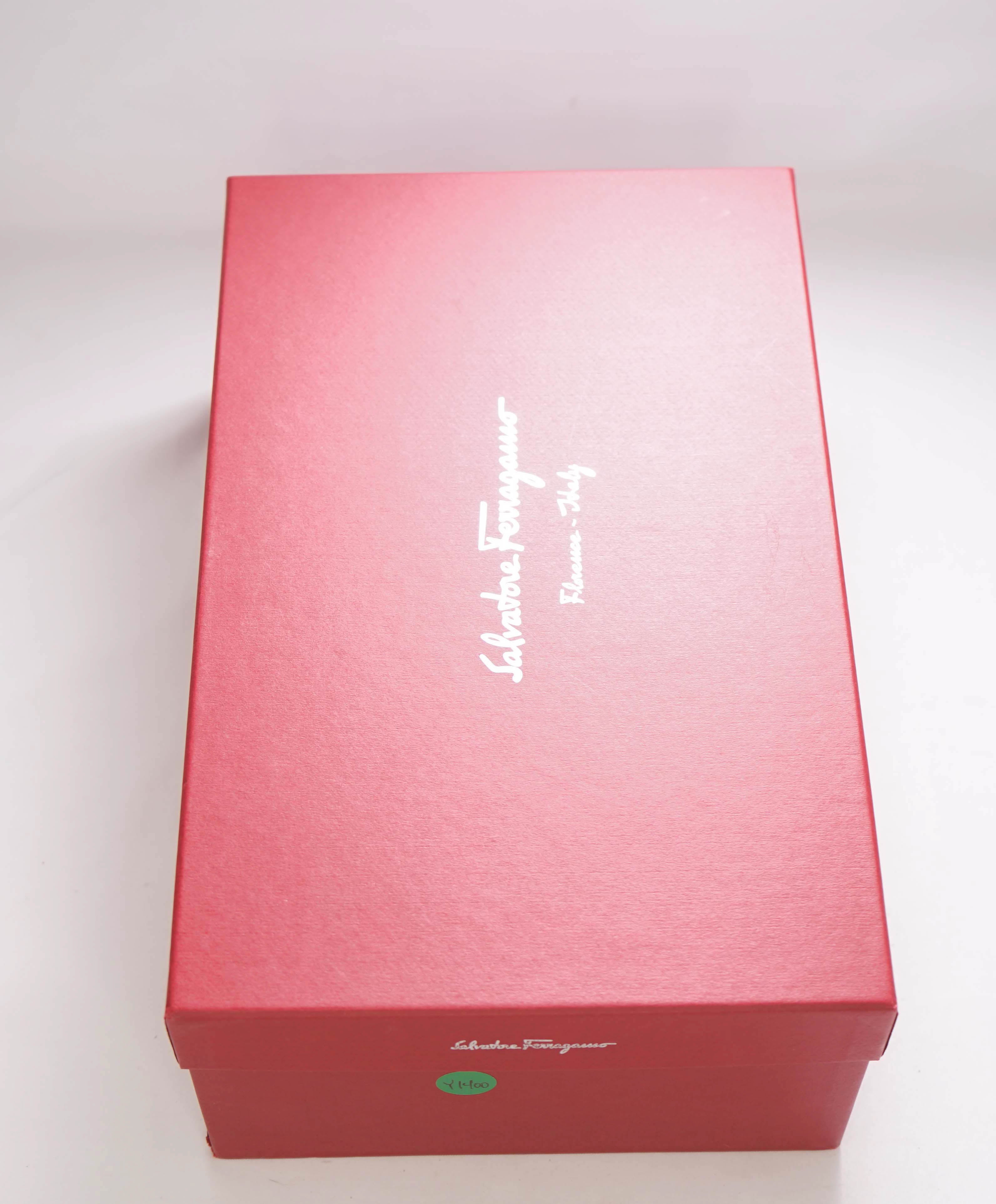 $750 SALVATORE FERRAGAMO - Logo Engraved Brown Oxford - 11 D