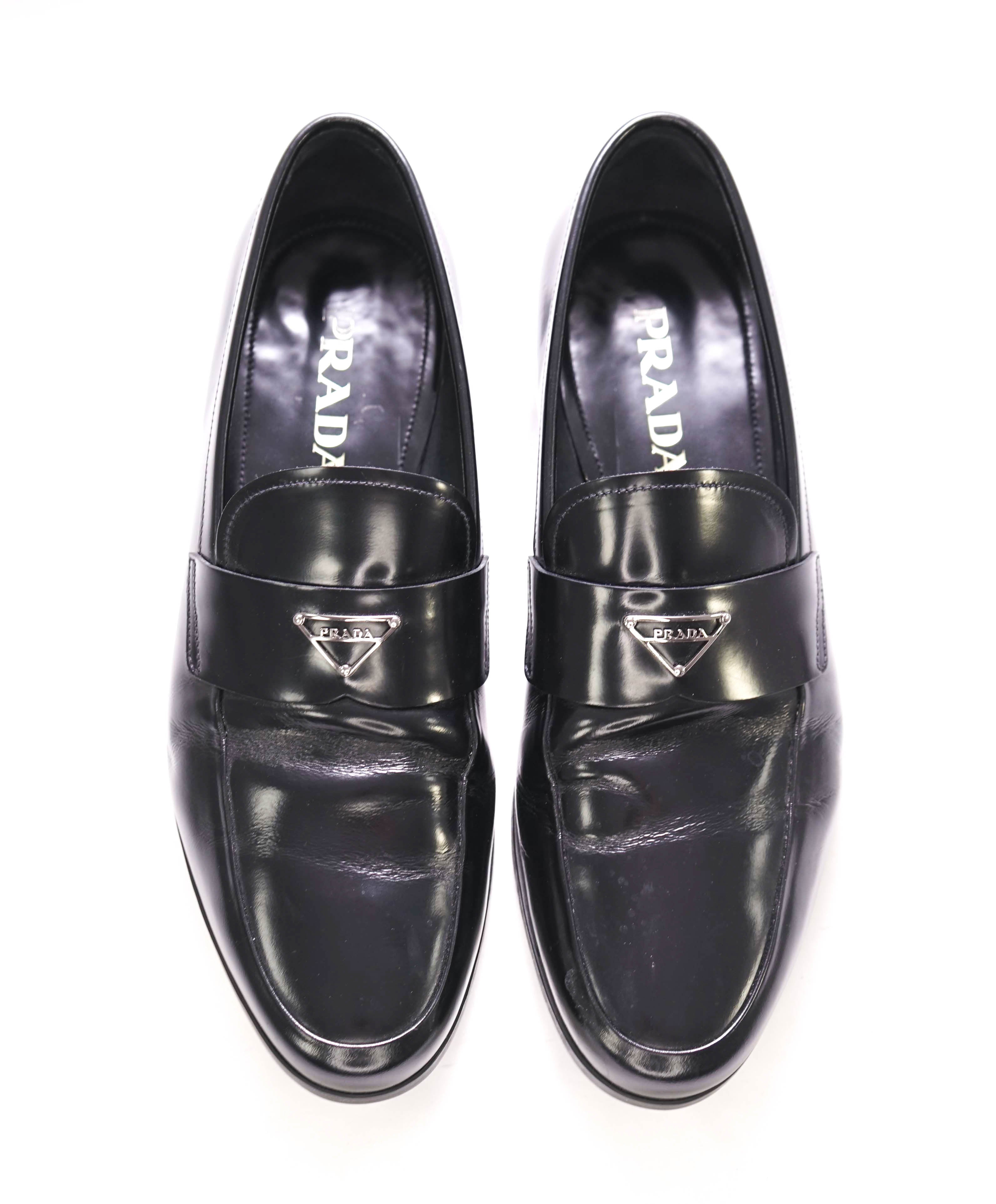 $950 PRADA - Black Patent Leather LOGO Loafers - 9.5 US (8.5 Prada)