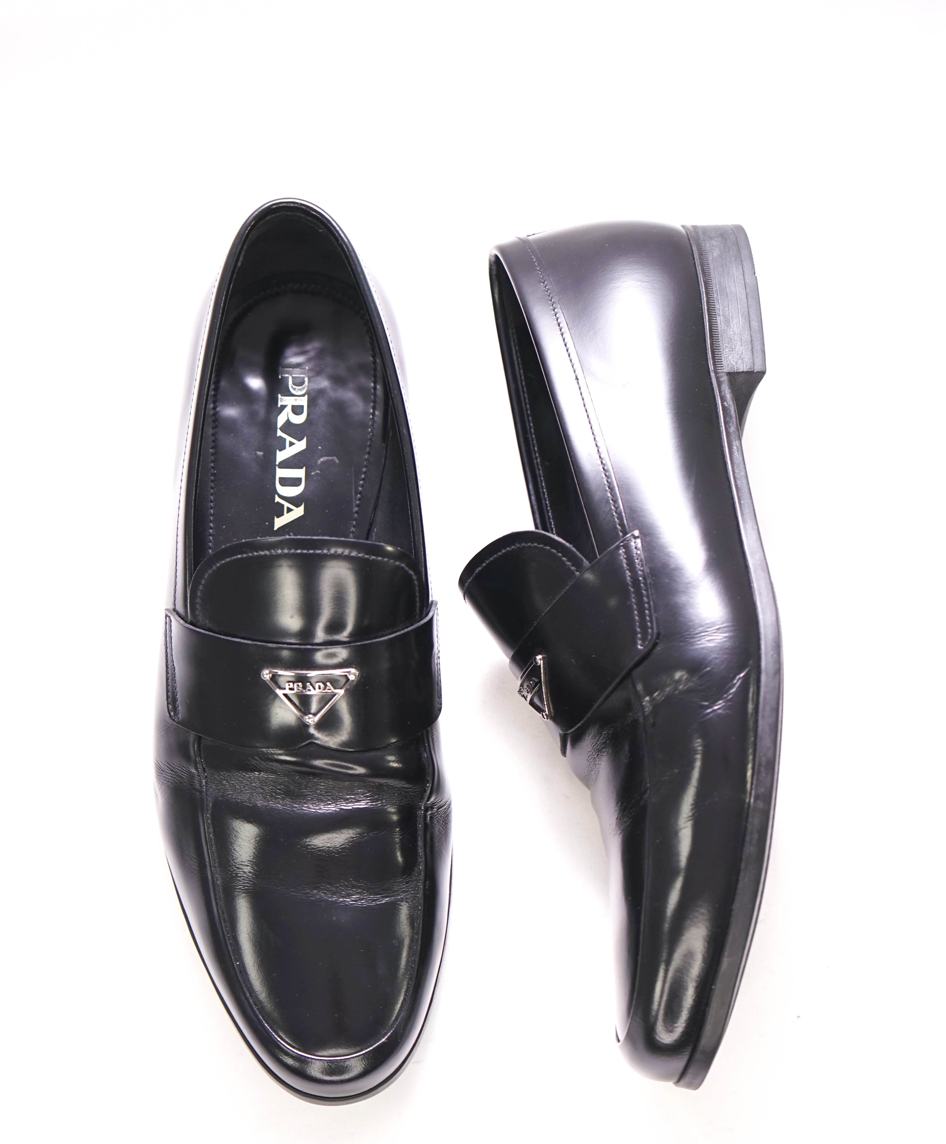 $950 PRADA - Black Patent Leather LOGO Loafers - 9.5 US (8.5 Prada)