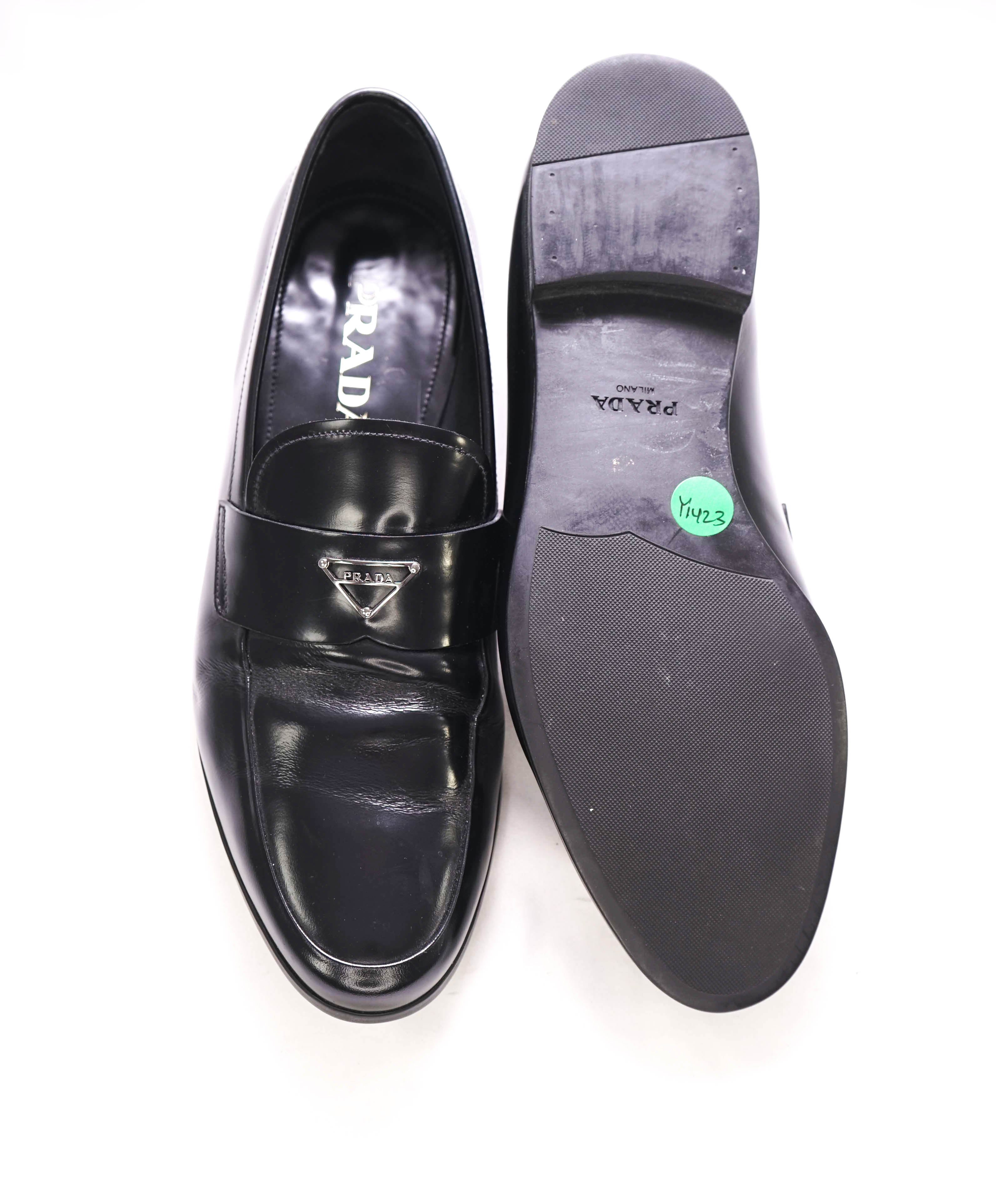 $950 PRADA - Black Patent Leather LOGO Loafers - 9.5 US (8.5 Prada)