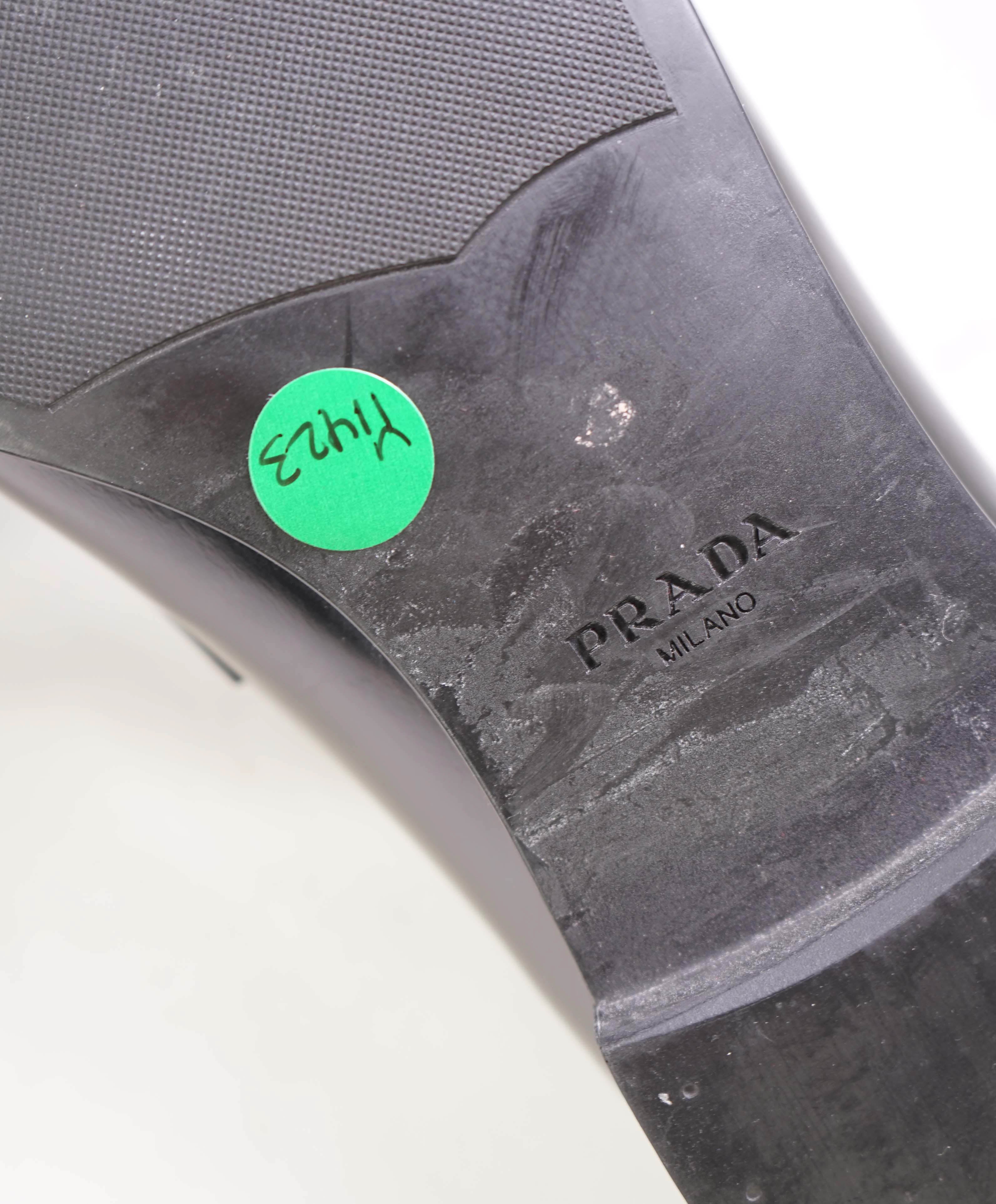 $950 PRADA - Black Patent Leather LOGO Loafers - 9.5 US (8.5 Prada)