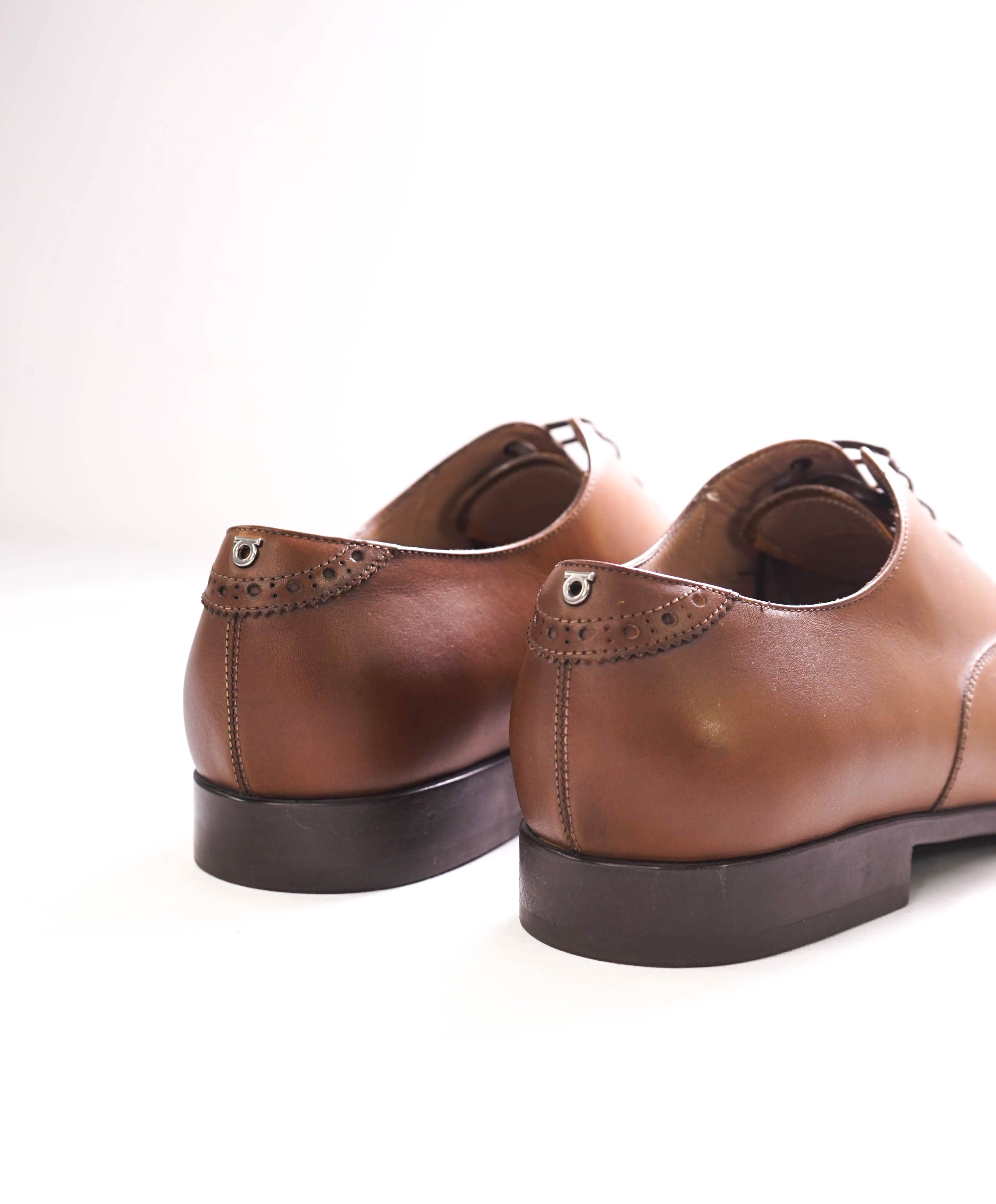 $750 SALVATORE FERRAGAMO - "TRISTANO" Apron-Toe Oxford - 9.5 E US