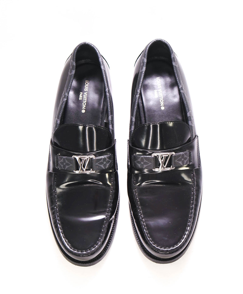 $1,170 LOUIS VUITTON - Black *MAJOR* Logo Strap Loafers - 10.5US (9.5 LV)