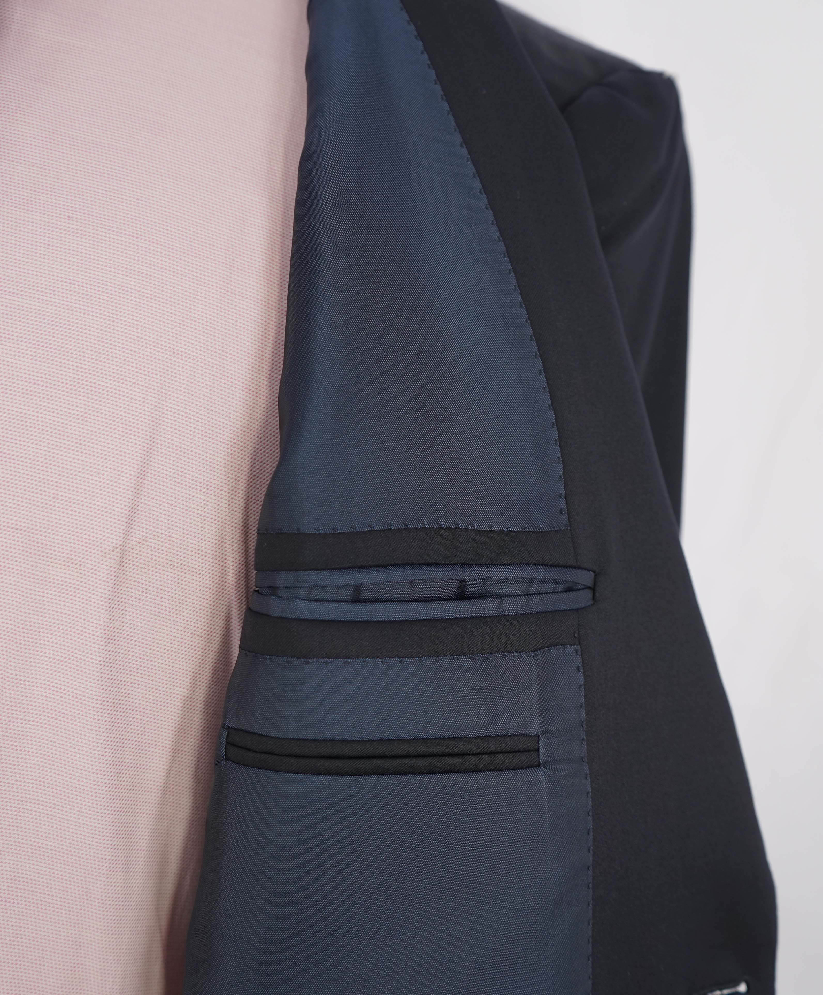 $3,250 ERMENEGILDO ZEGNA - "MULTISEASON" *Closet Staple* Navy Suit - 38R 33W