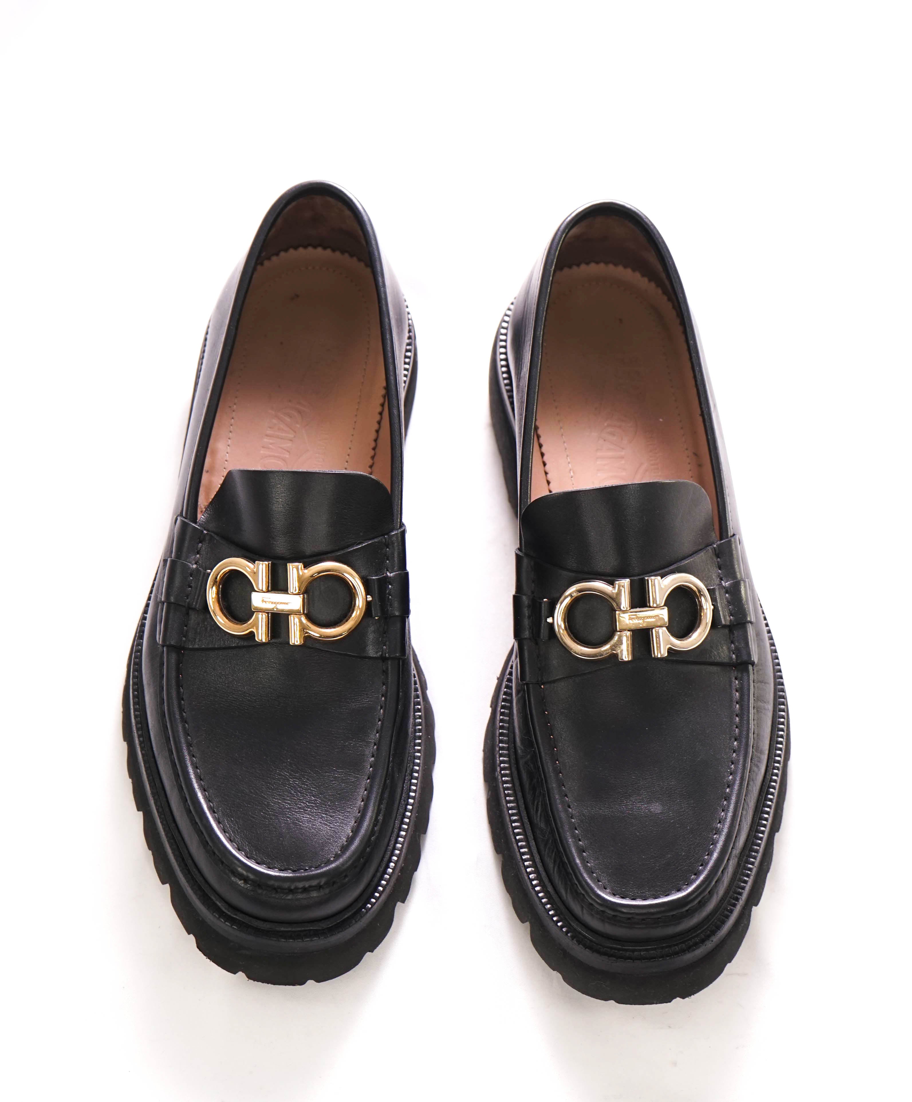 $930 SALVATORE FERRAGAMO - *BLEEKER* Black Leather Lug Sole Loafer - 9.5 E US