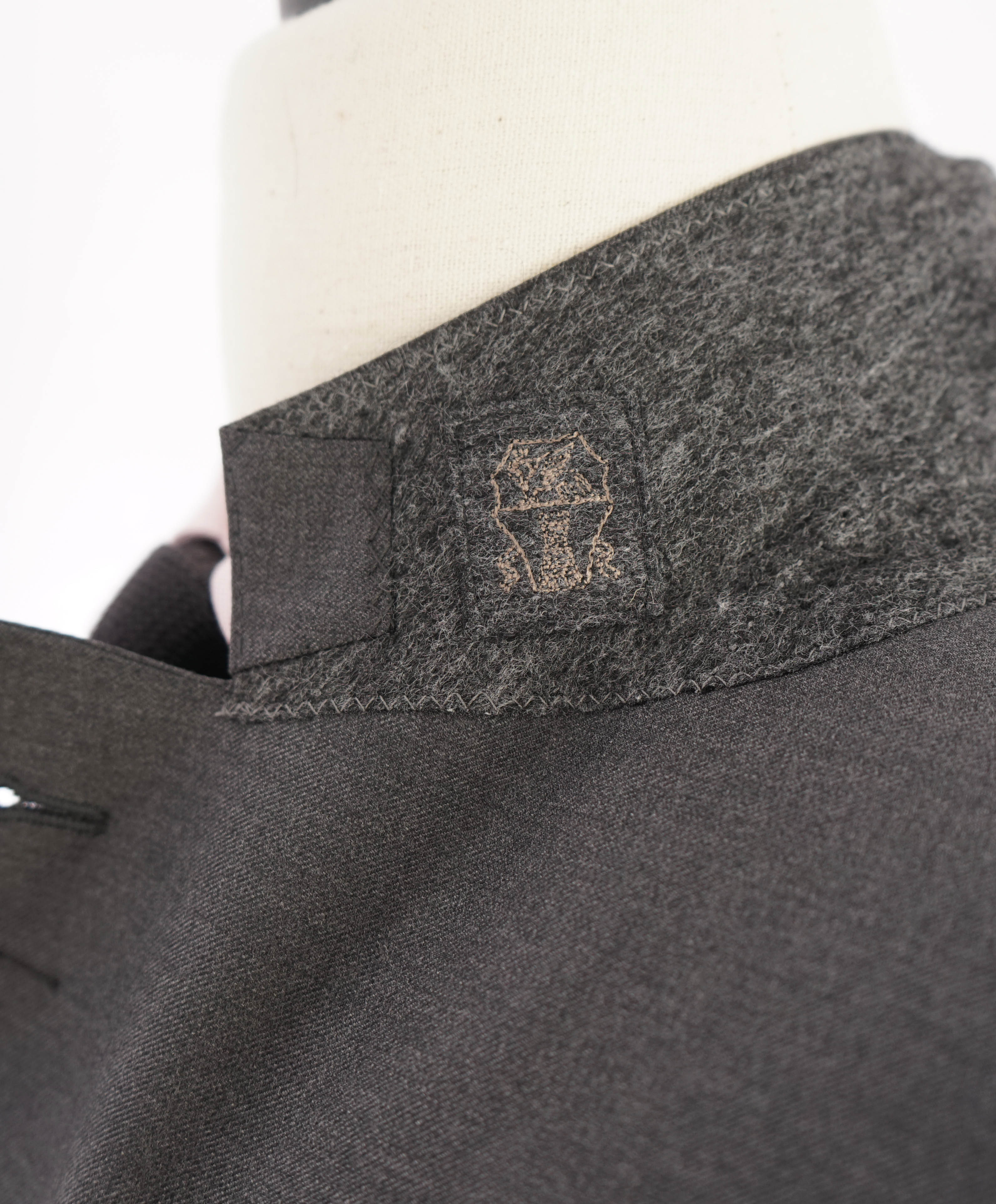 BRUNELLO CUCINELLI - *CLOSET STAPLE* Gray 2/3 Roll Lapel Semi-Lined Suit - 44R 35W