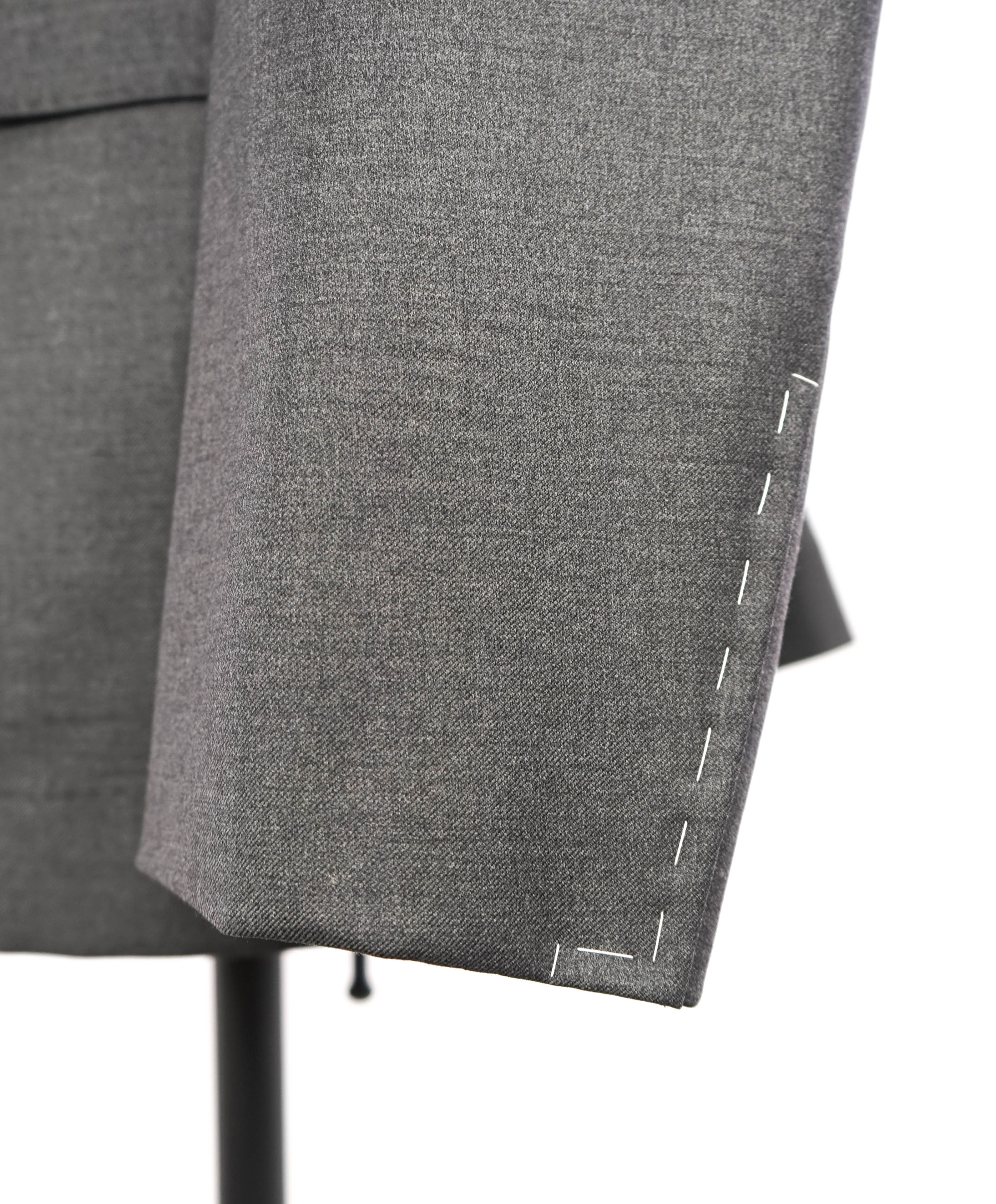 BRUNELLO CUCINELLI - *CLOSET STAPLE* Gray 2/3 Roll Lapel Semi-Lined Suit - 44R 35W