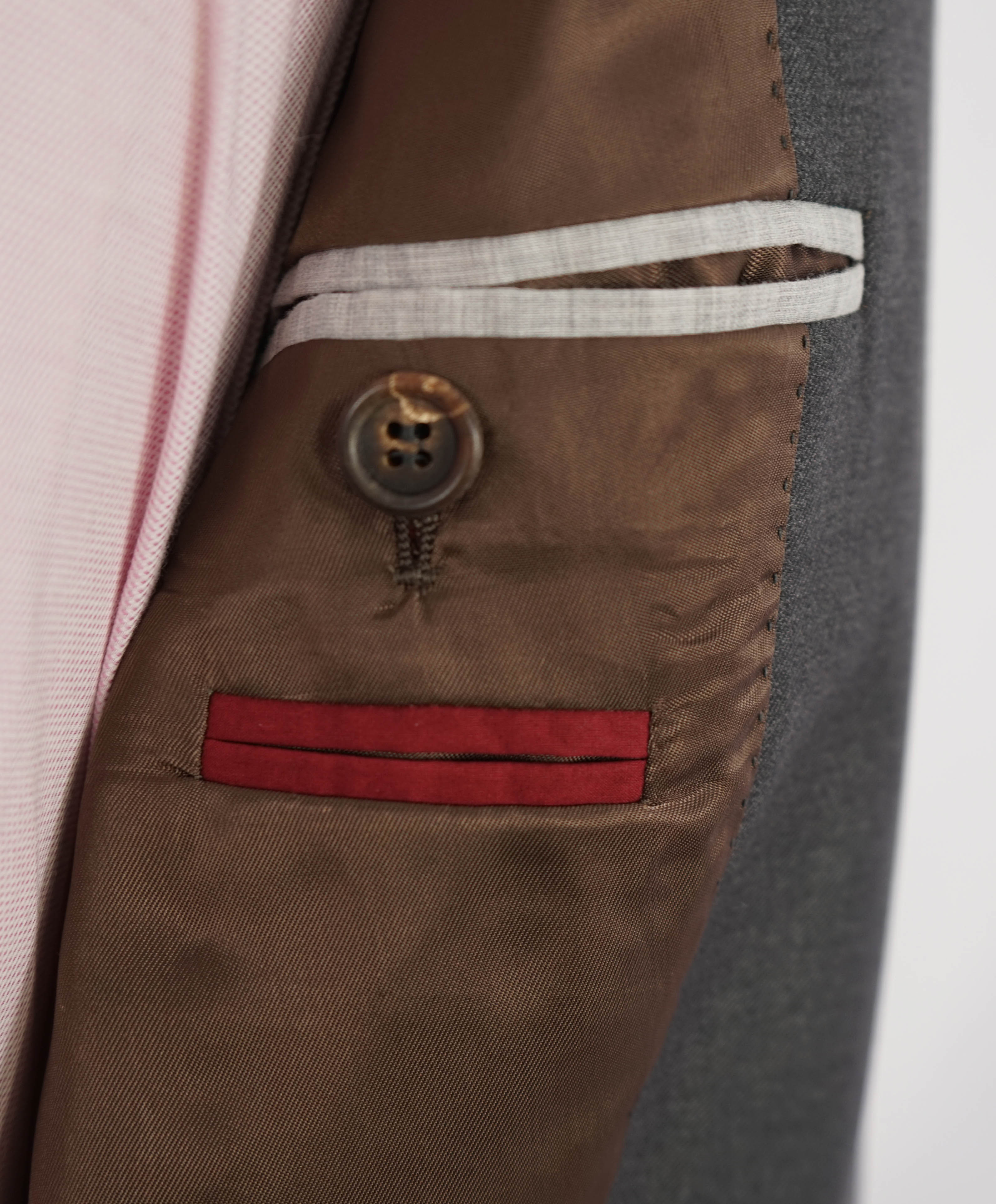 BRUNELLO CUCINELLI - *CLOSET STAPLE* Gray 2/3 Roll Lapel Semi-Lined Suit - 44R 35W