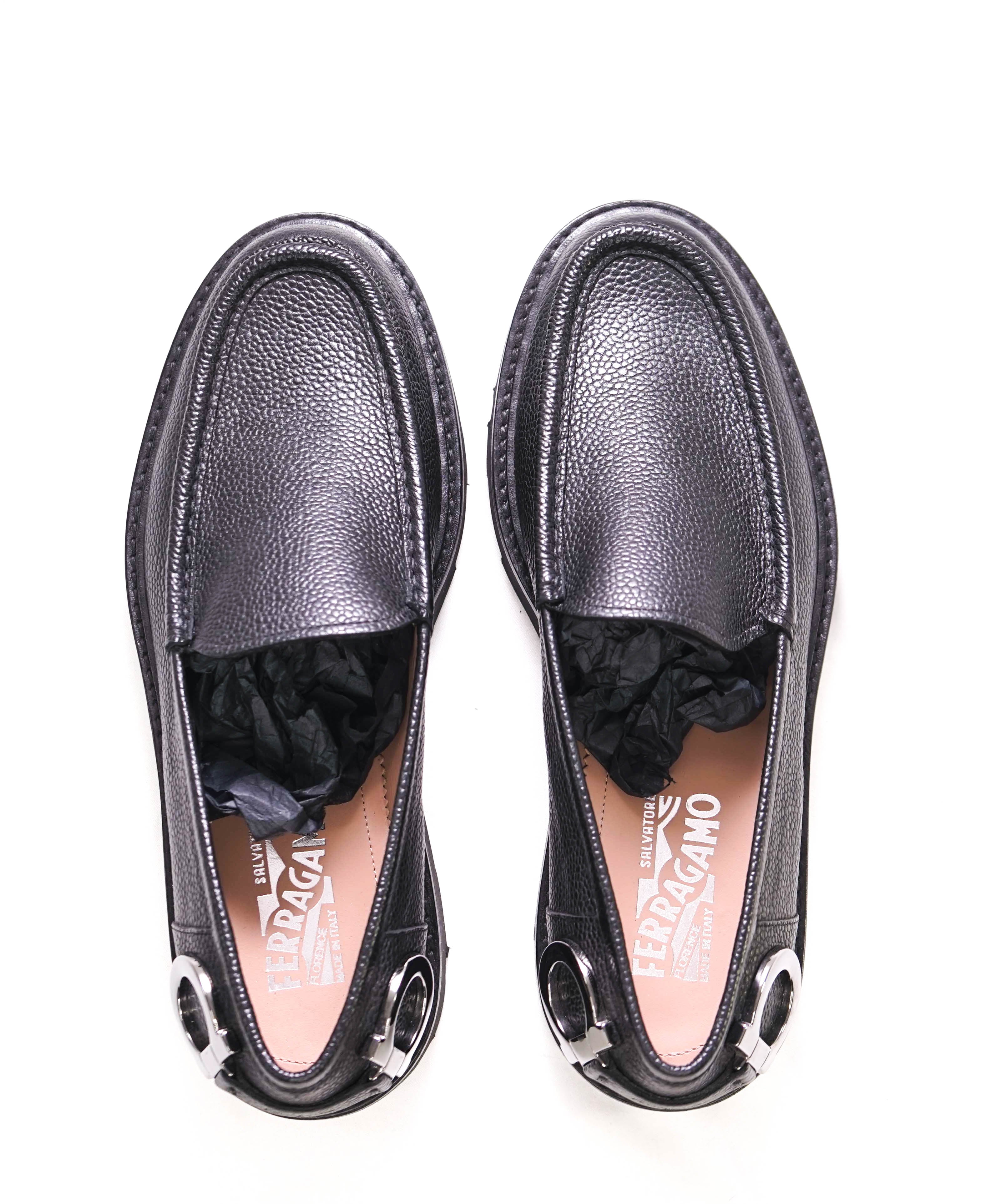 $879 SALVATORE FERRAGAMO - *TARVER* Black Lug Sole Gancini Loafer - 9 M US
