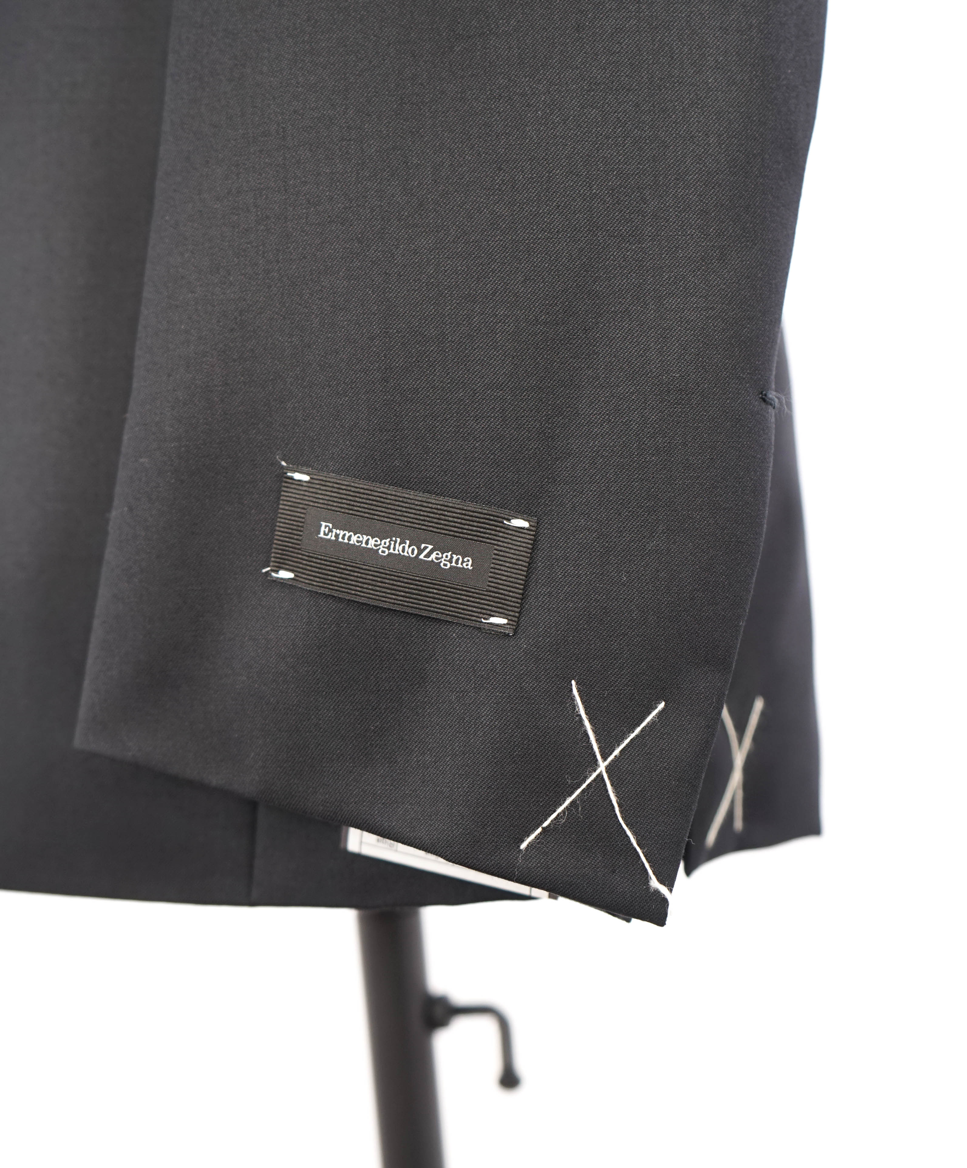 $2,995 ERMENEGILDO ZEGNA - PEAK LAPEL Tuxedo Dinner Jacket 1-Piece - 38S