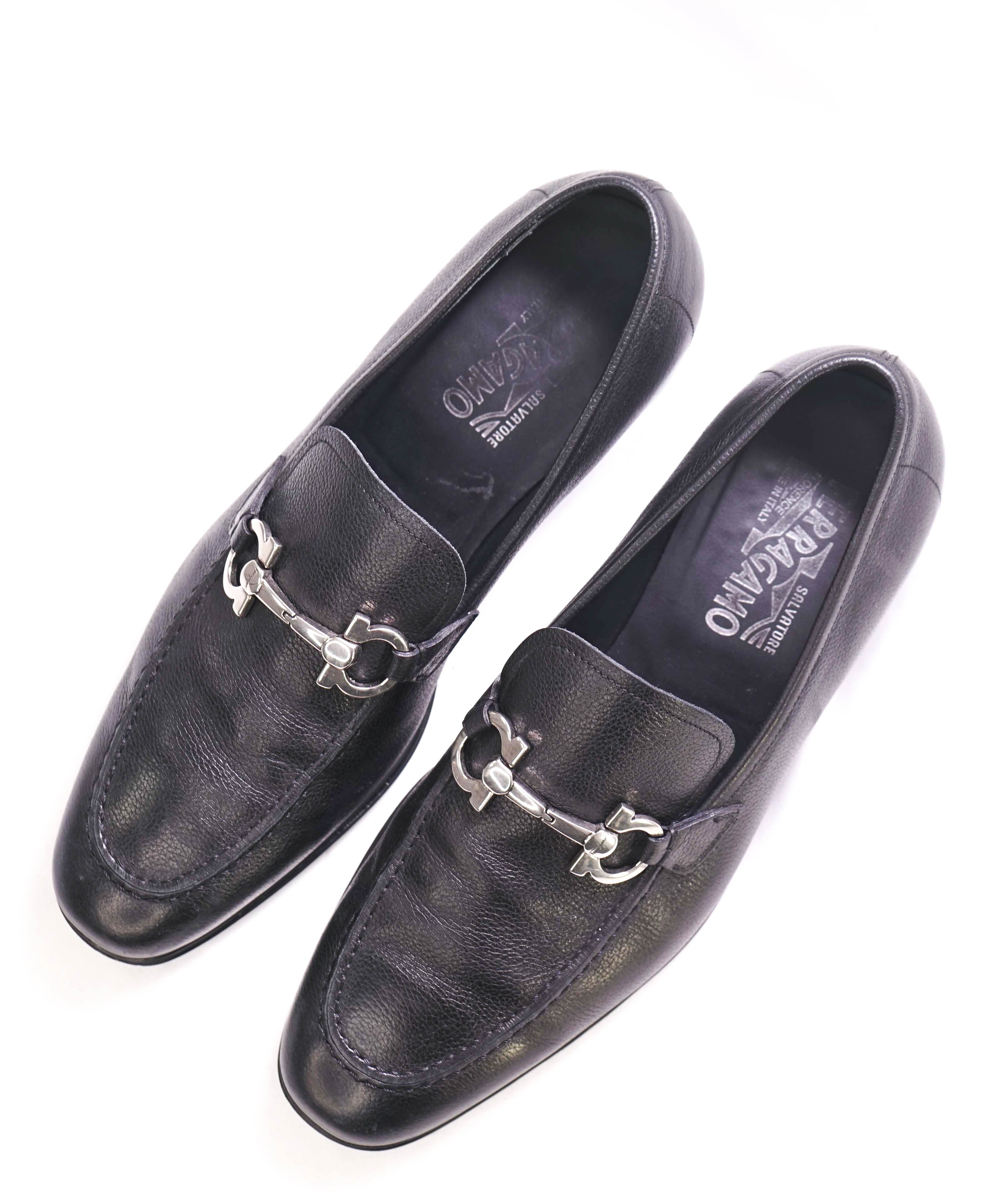 SALVATORE FERRAGAMO - “Flori 2” Pebbled Leather Gancini Bit Black Loafers - 8 US