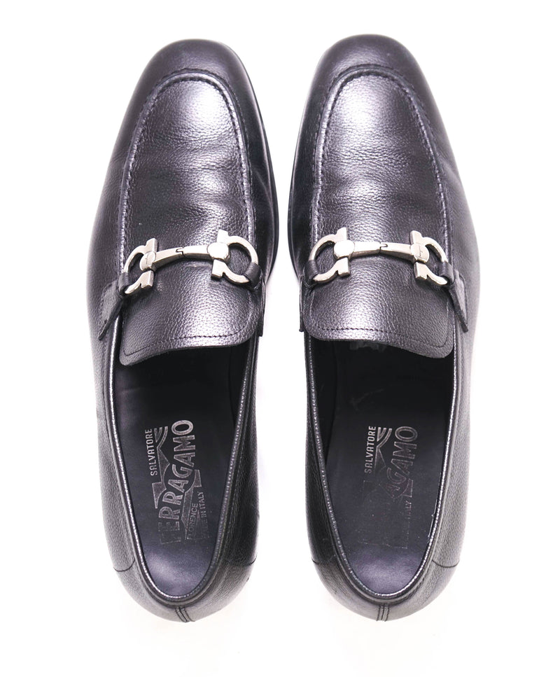 SALVATORE FERRAGAMO - “Flori 2” Pebbled Leather Gancini Bit Black Loafers - 8 US