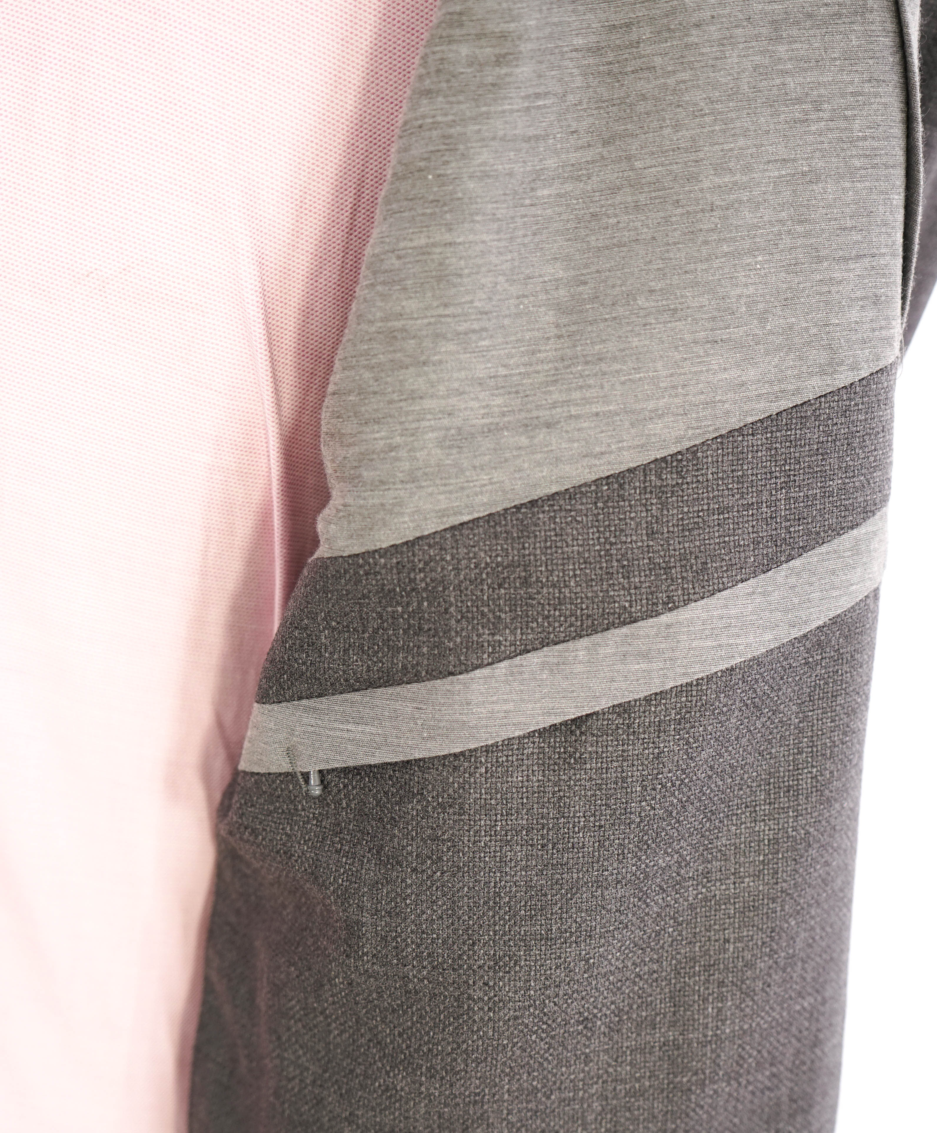 $3,295 ERMENEGILDO ZEGNA - Gray Royal Weave "10 POCKET" Blazer - 48R